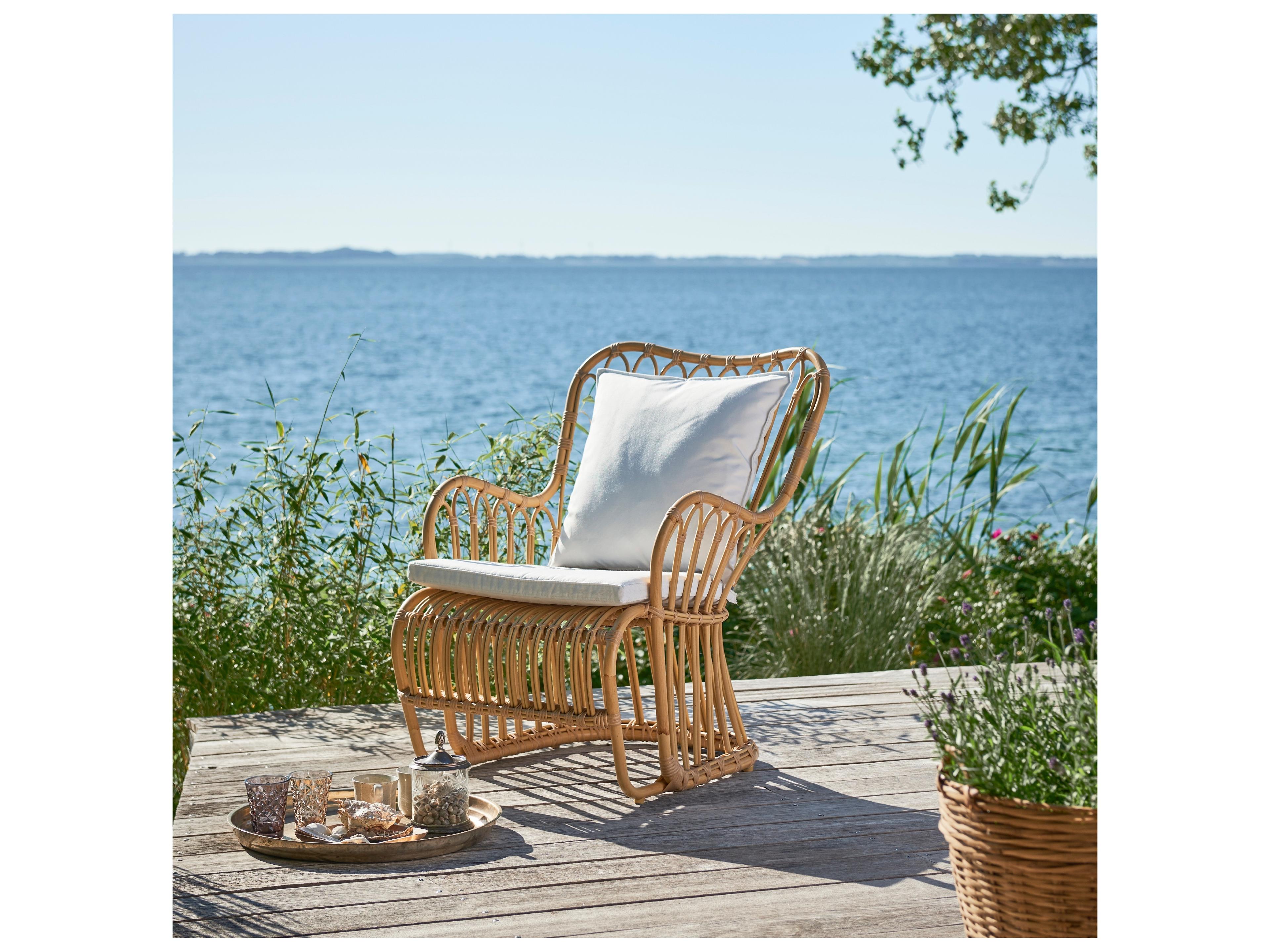 Sika Design Exterior Aluminum Rattan Natural Kindt Larsen Tulip Outdoor Patio Lounge Chair in Tempotest Canvas White