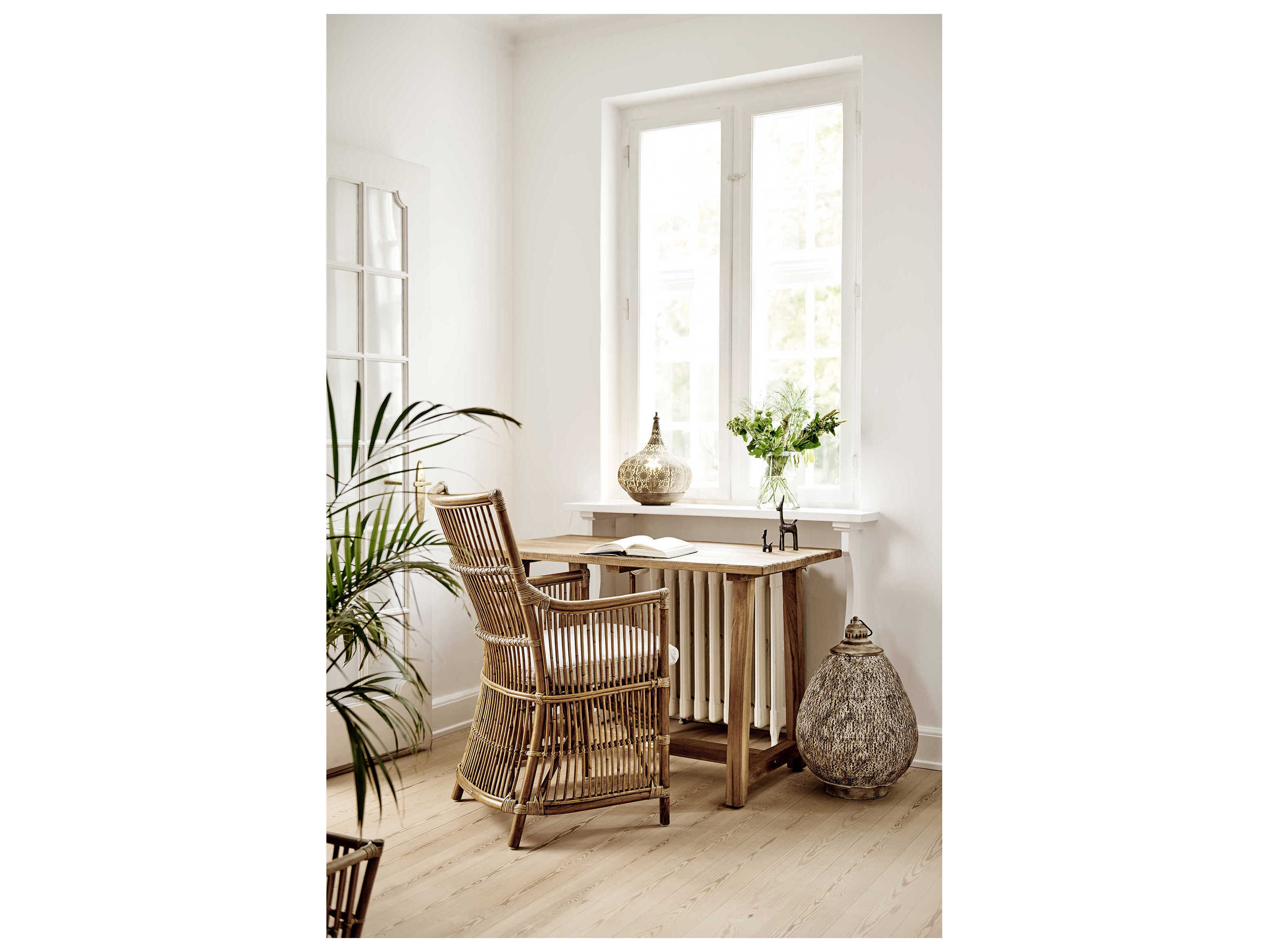 Sika Indoor Originals Brown Accent Chair & Sand Cushion Set