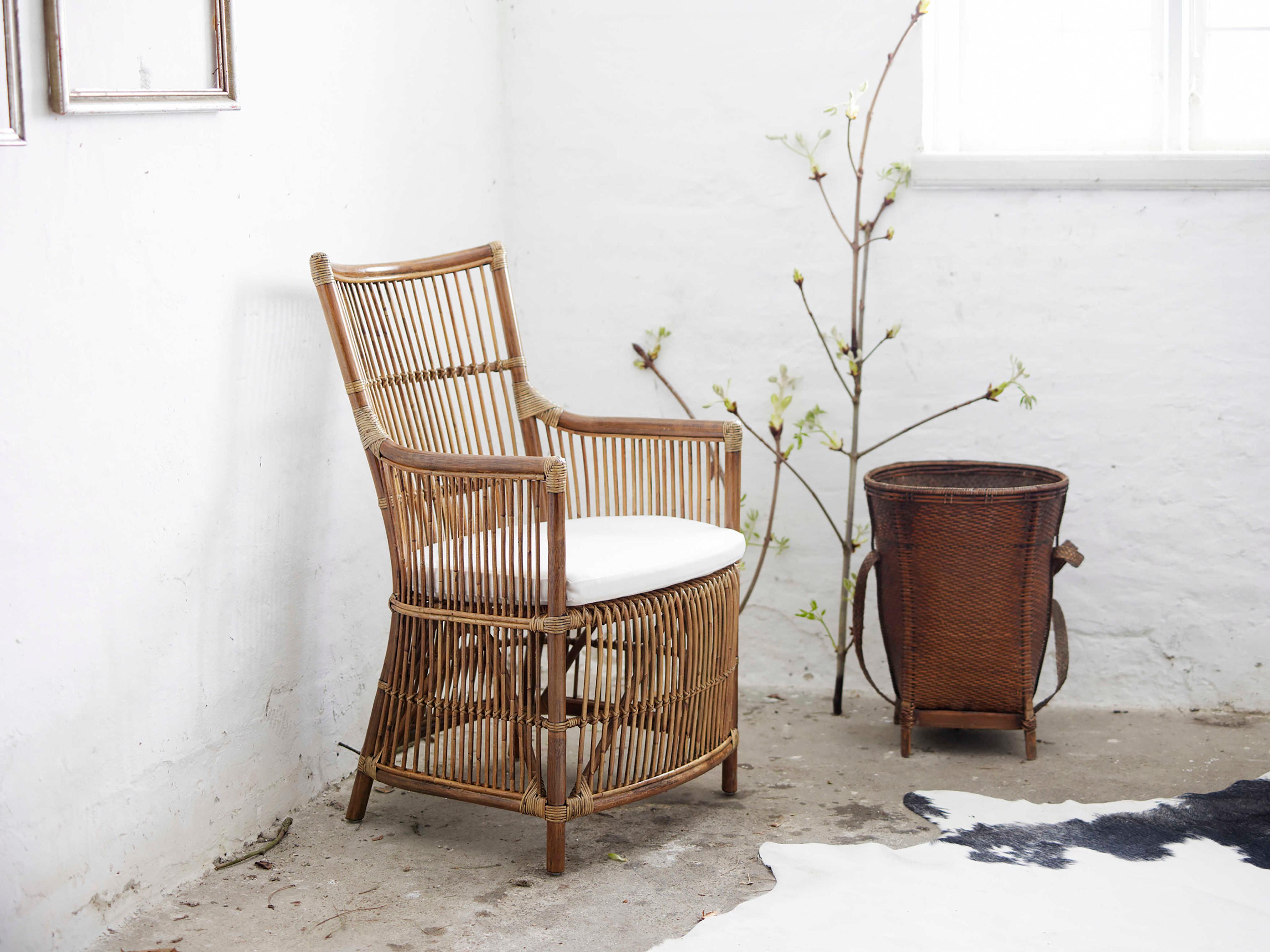 Sika Indoor Originals Davinci White Fabric Accent Chair