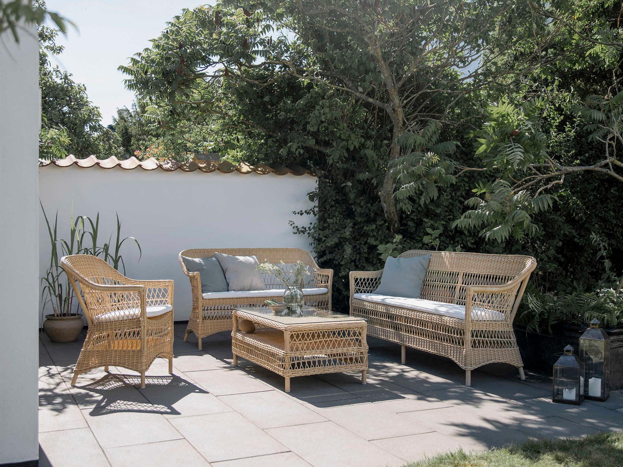 Sika Indoor Georgia Garden Charlot White Upholstered Loveseat