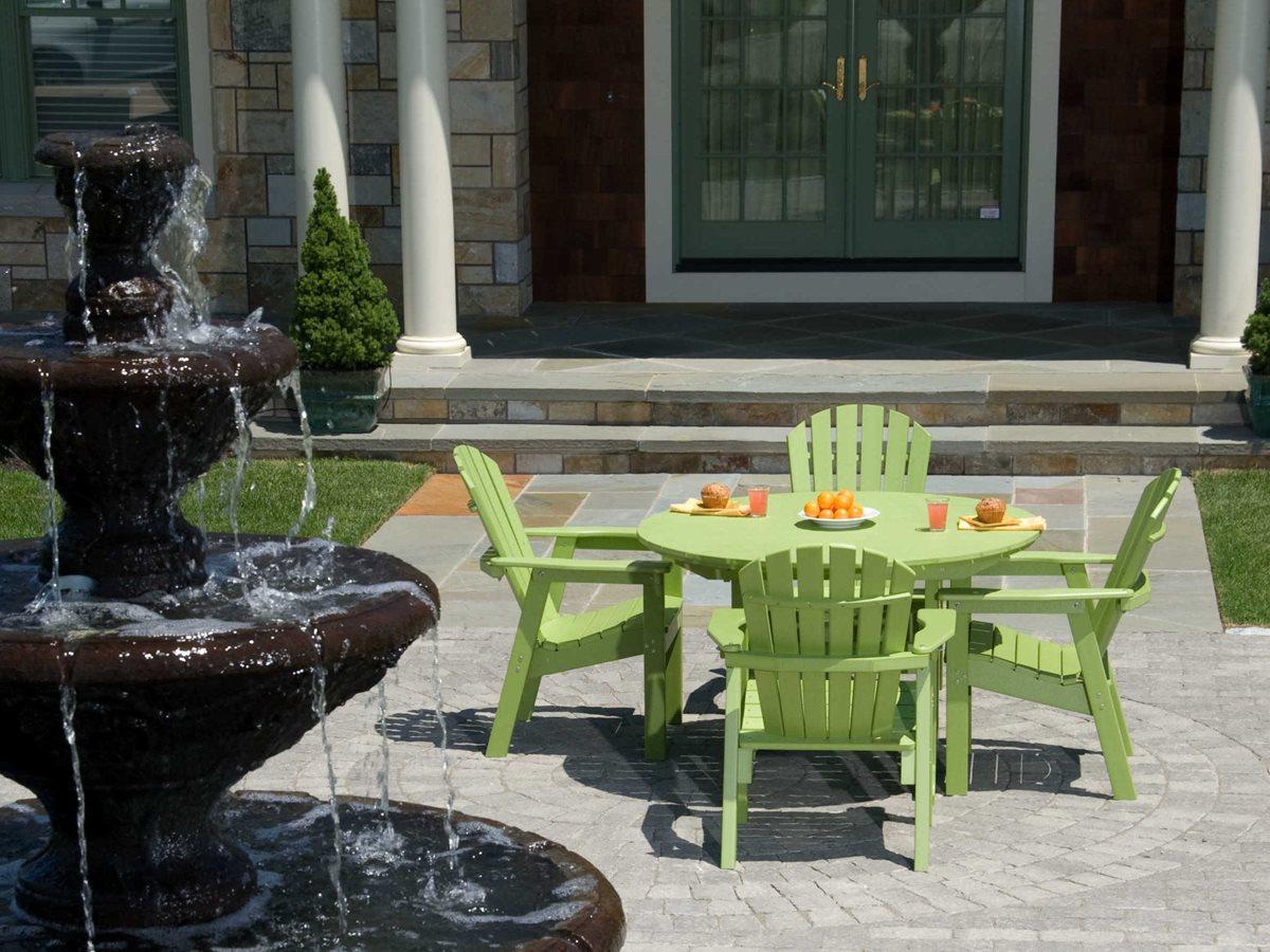 Seaside Casual Salem Rounds Recycled Plastic Outdoor Dining Set