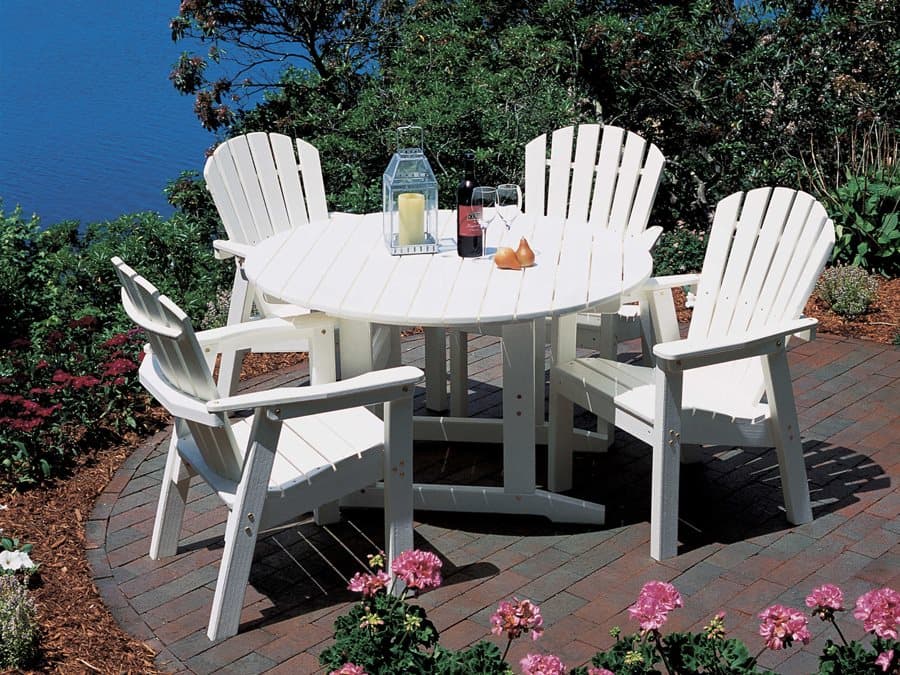 Seaside Casual Salem Rounds Recycled Plastic Patio Dining Set