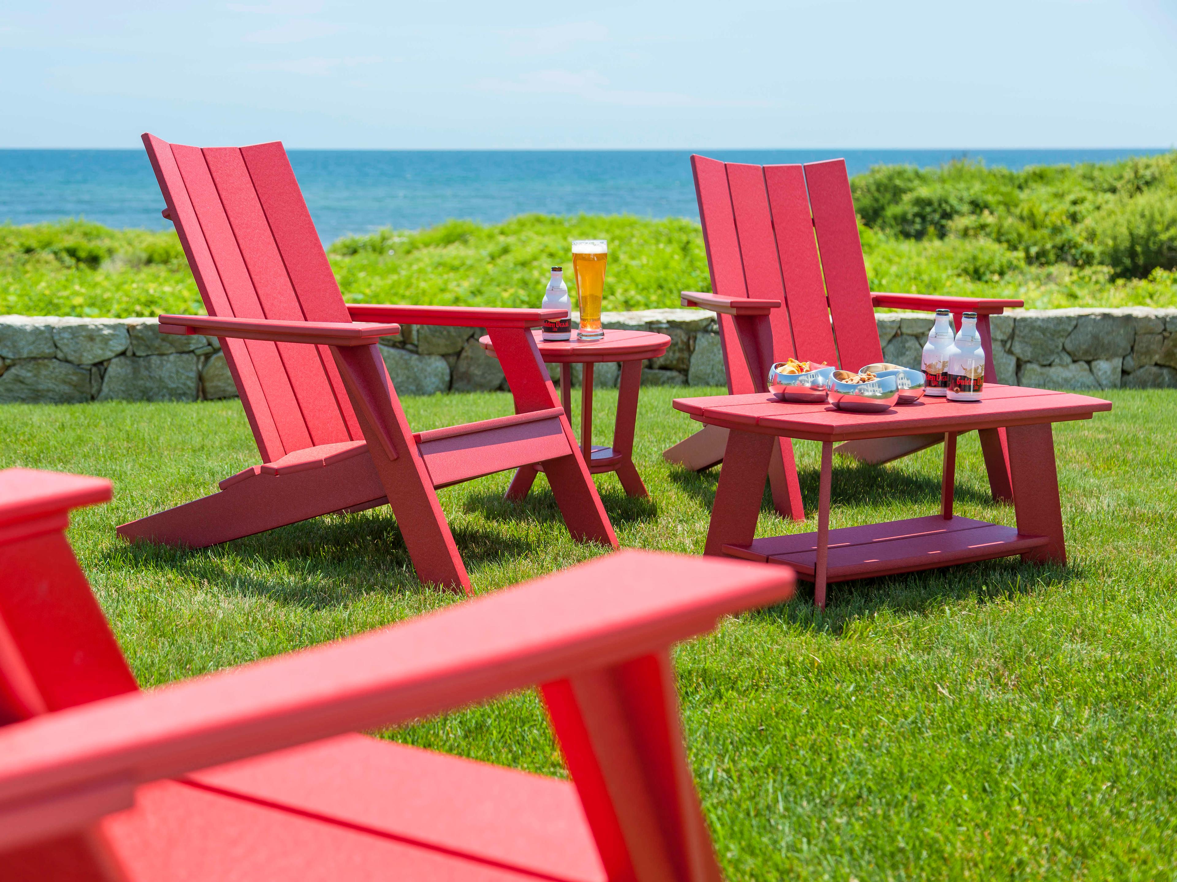 Seaside Casual Mad Recycled Plastic Round Outdoor Patio End Table