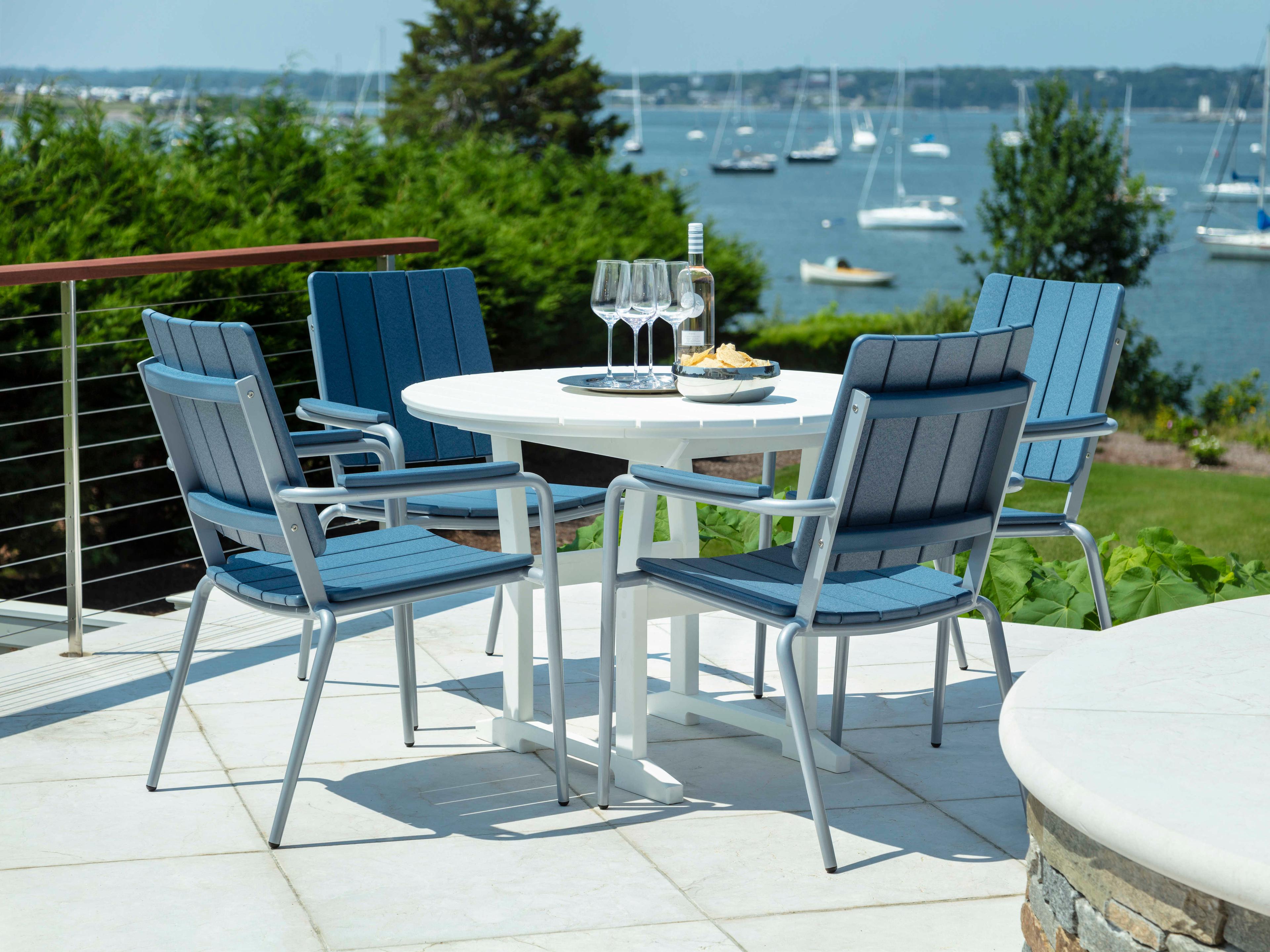 Seaside Casual Hip Aluminum Stackable Outdoor Patio Dining Arm Chair