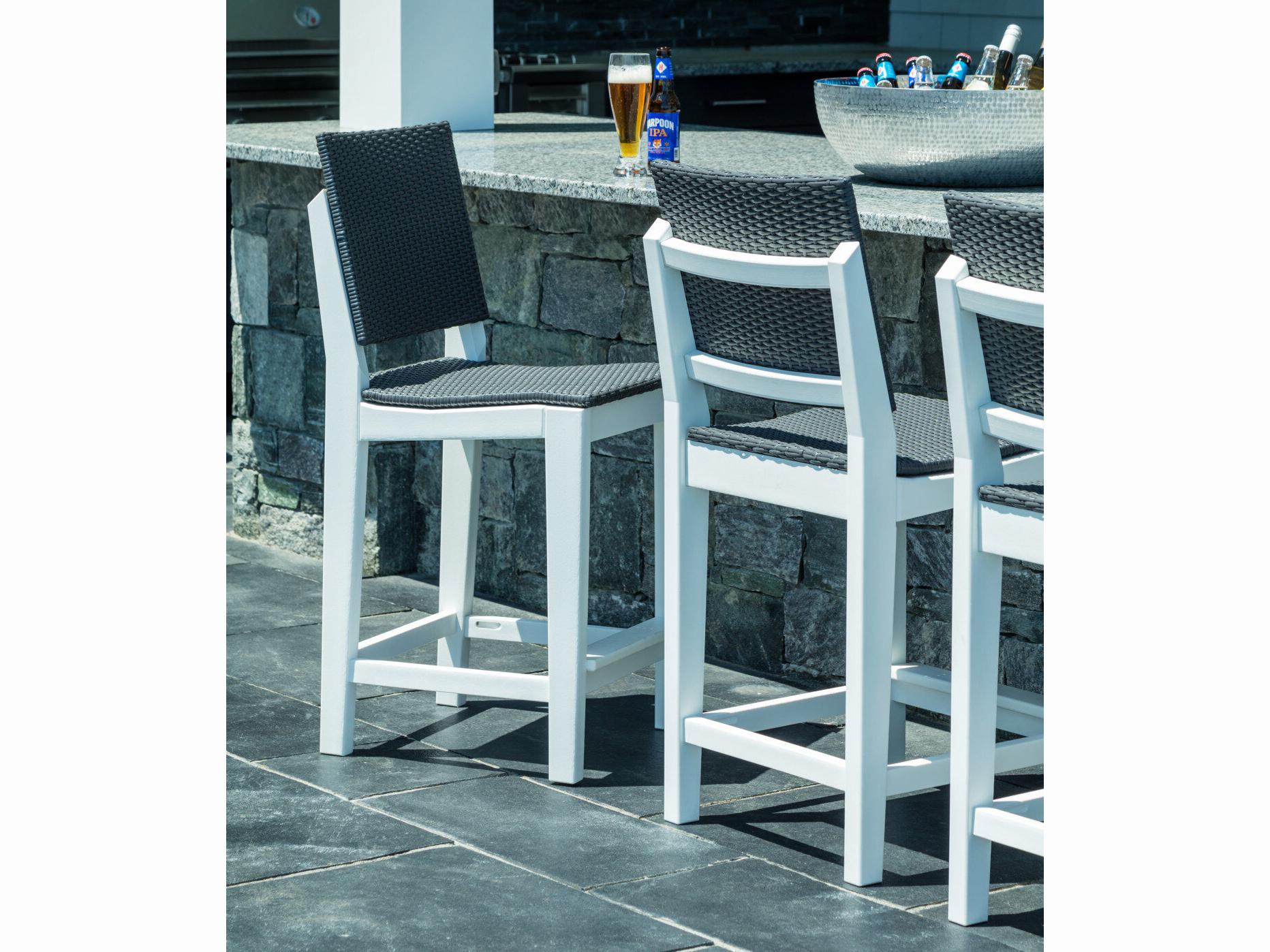 Seaside Casual Mad Recycled Plastic Outdoor Dining Set