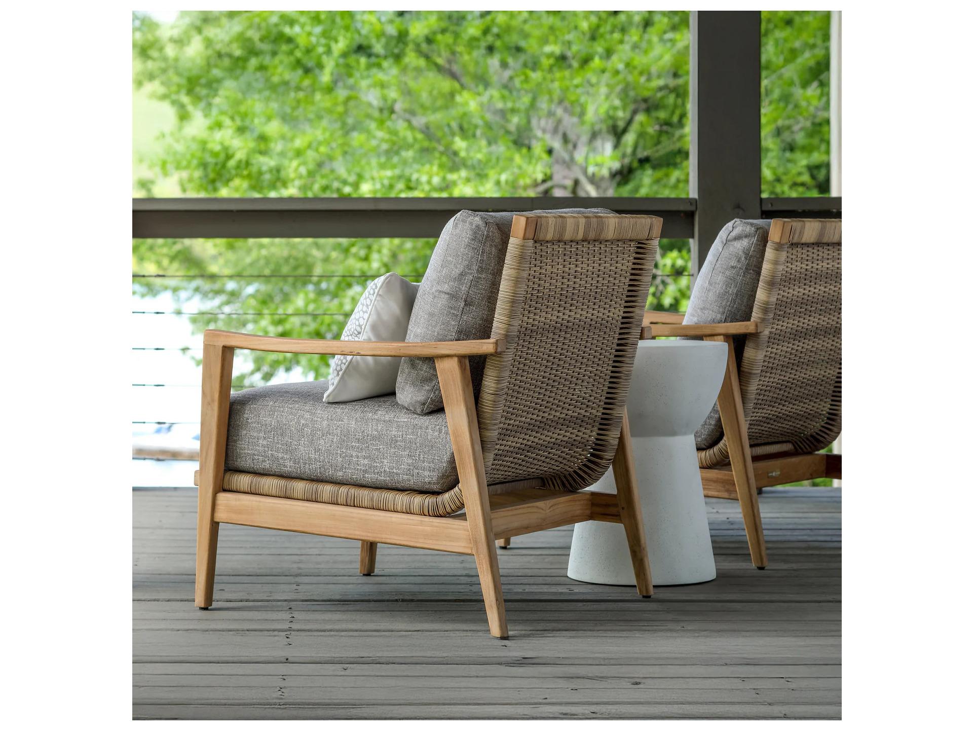 Summer Classics Pointe Lounge