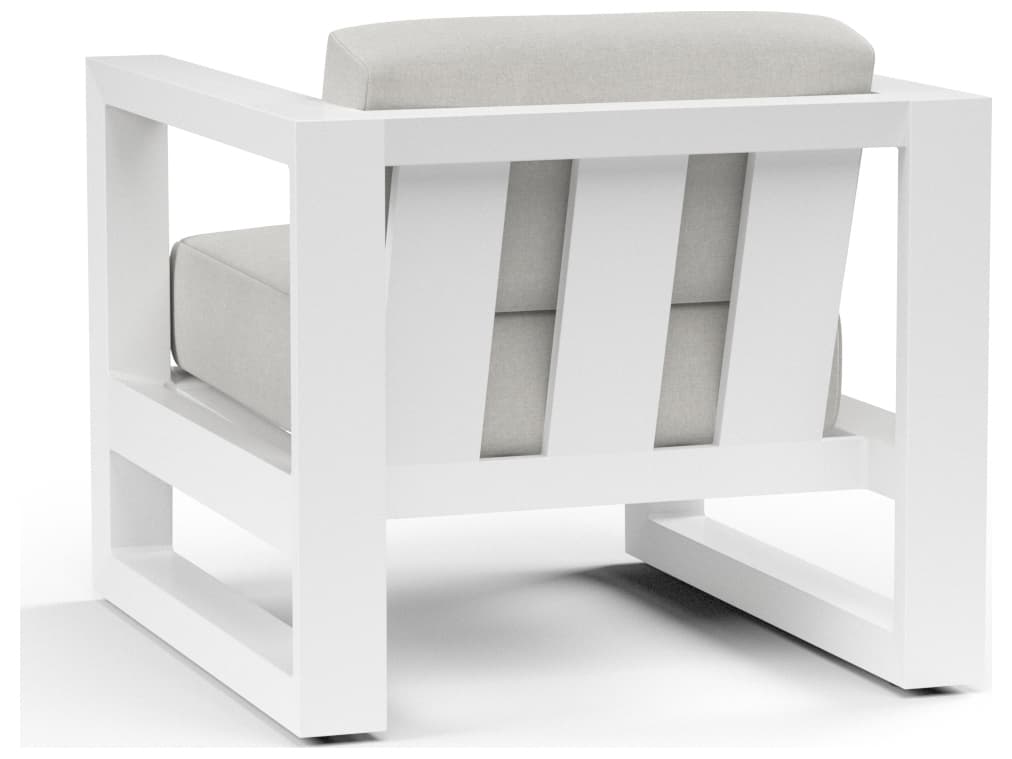 Sunset West Newport Frosted White Aluminum Outdoor Patio Lounge Chair in Cast Silver