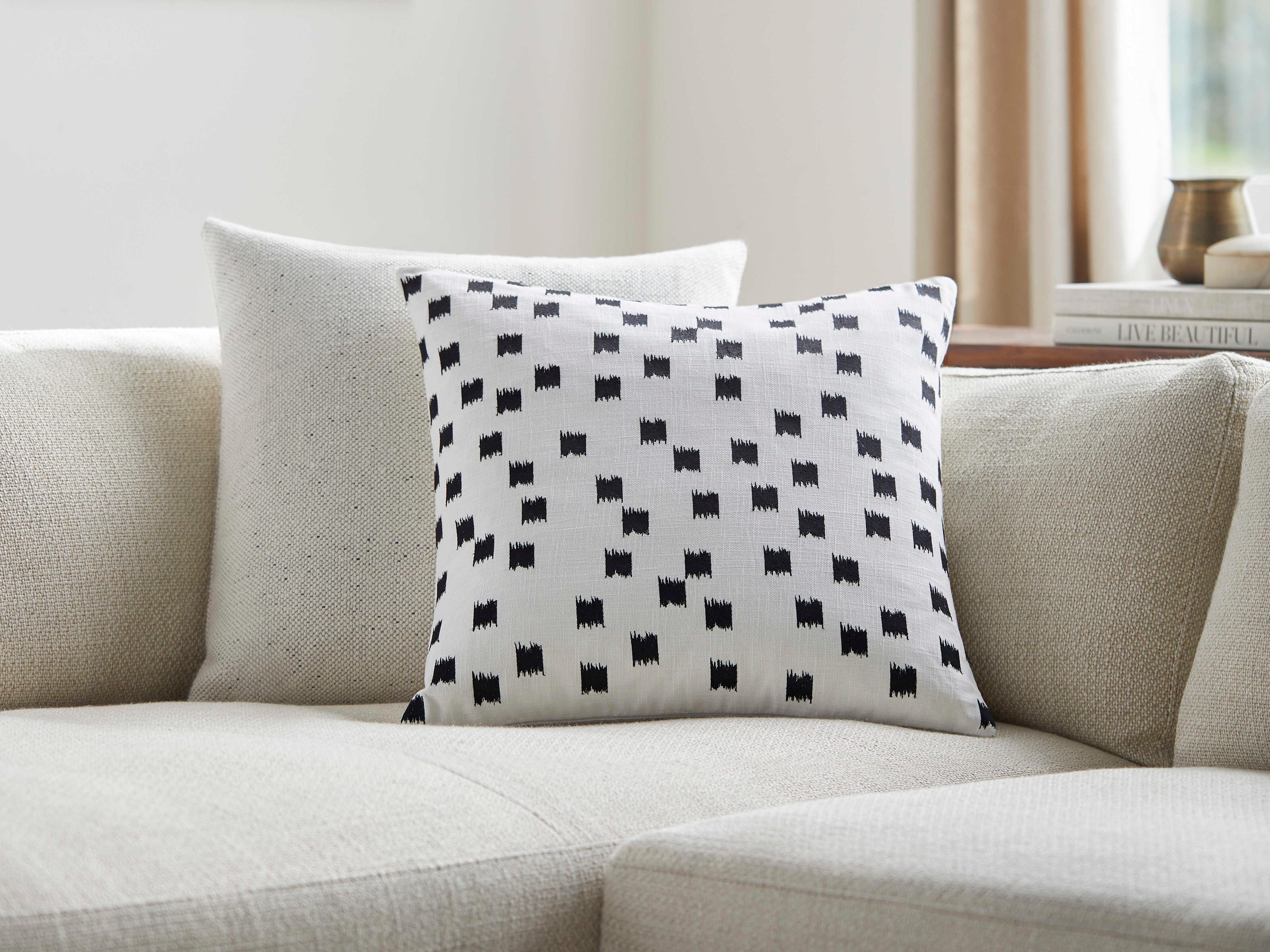 Surya Chromatique Black Pillow