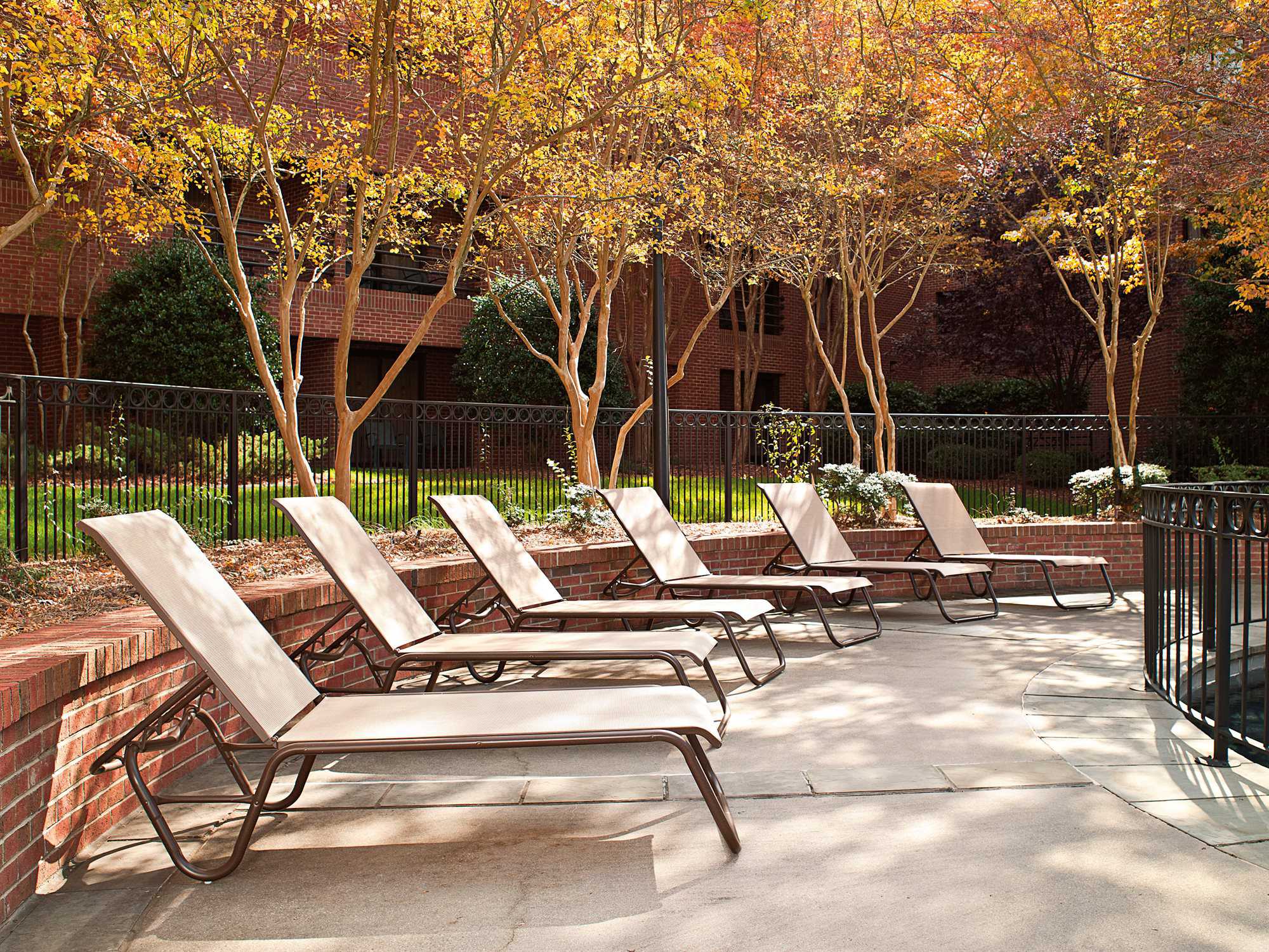 Telescope Casual Gardenella Sling Aluminum Outdoor Lounge Set