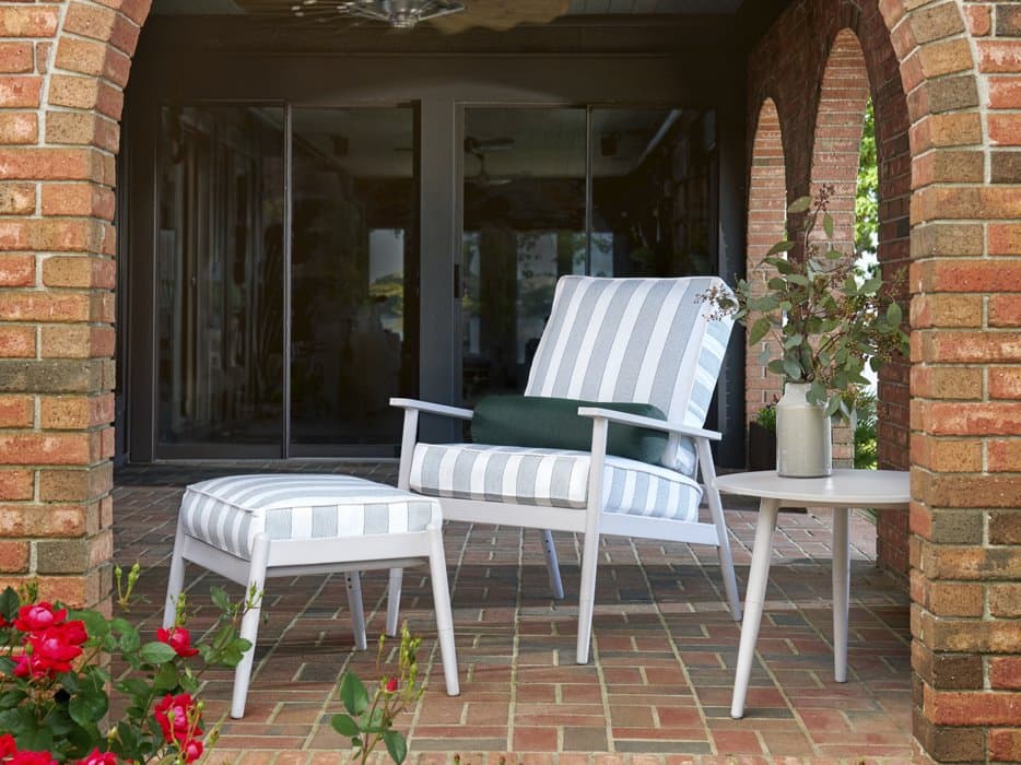 Telescope Casual Welles Cushion Aluminum Lounge Set