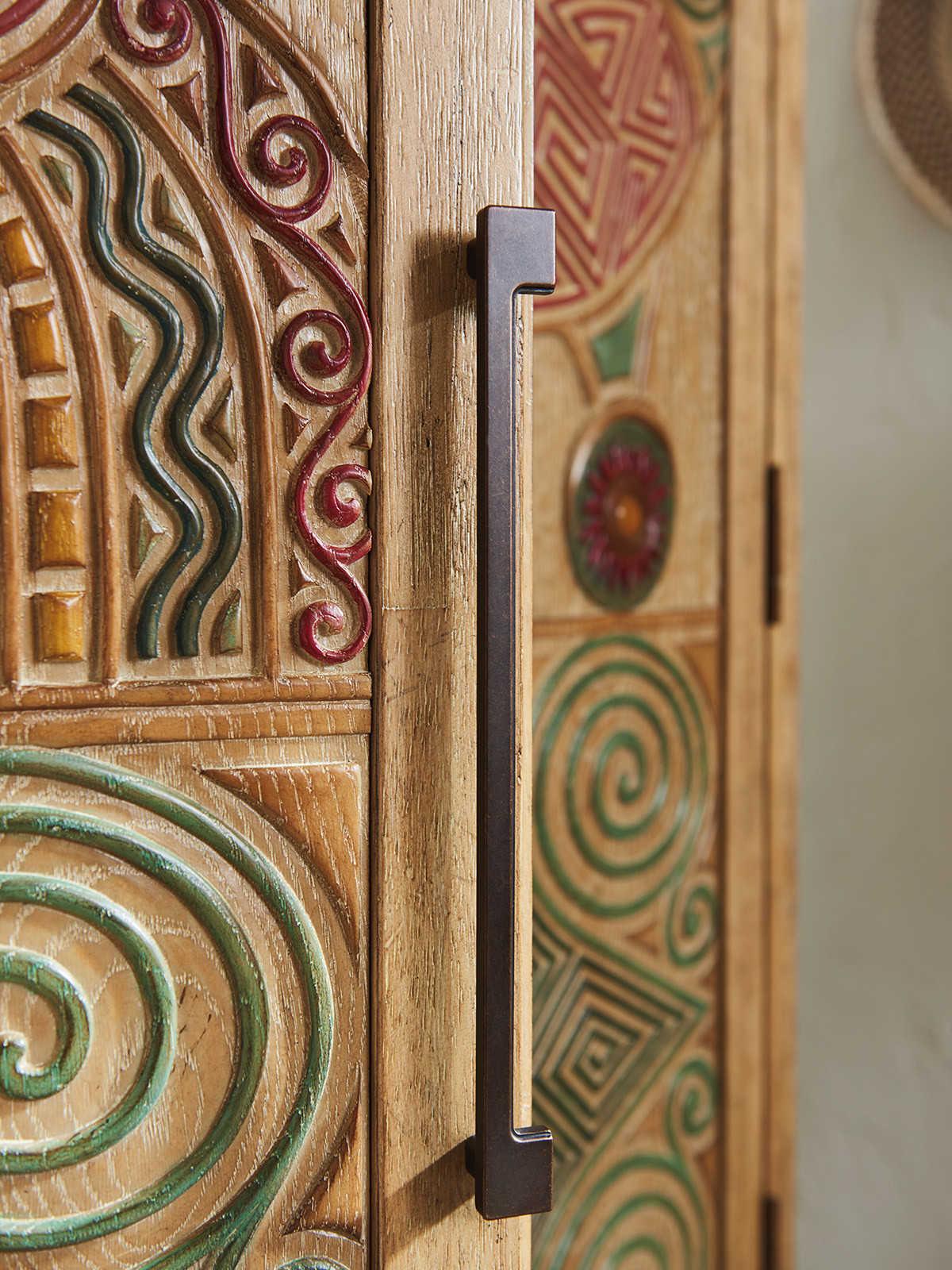 Tommy Bahama Los Altos Cameroon Bar Cabinet