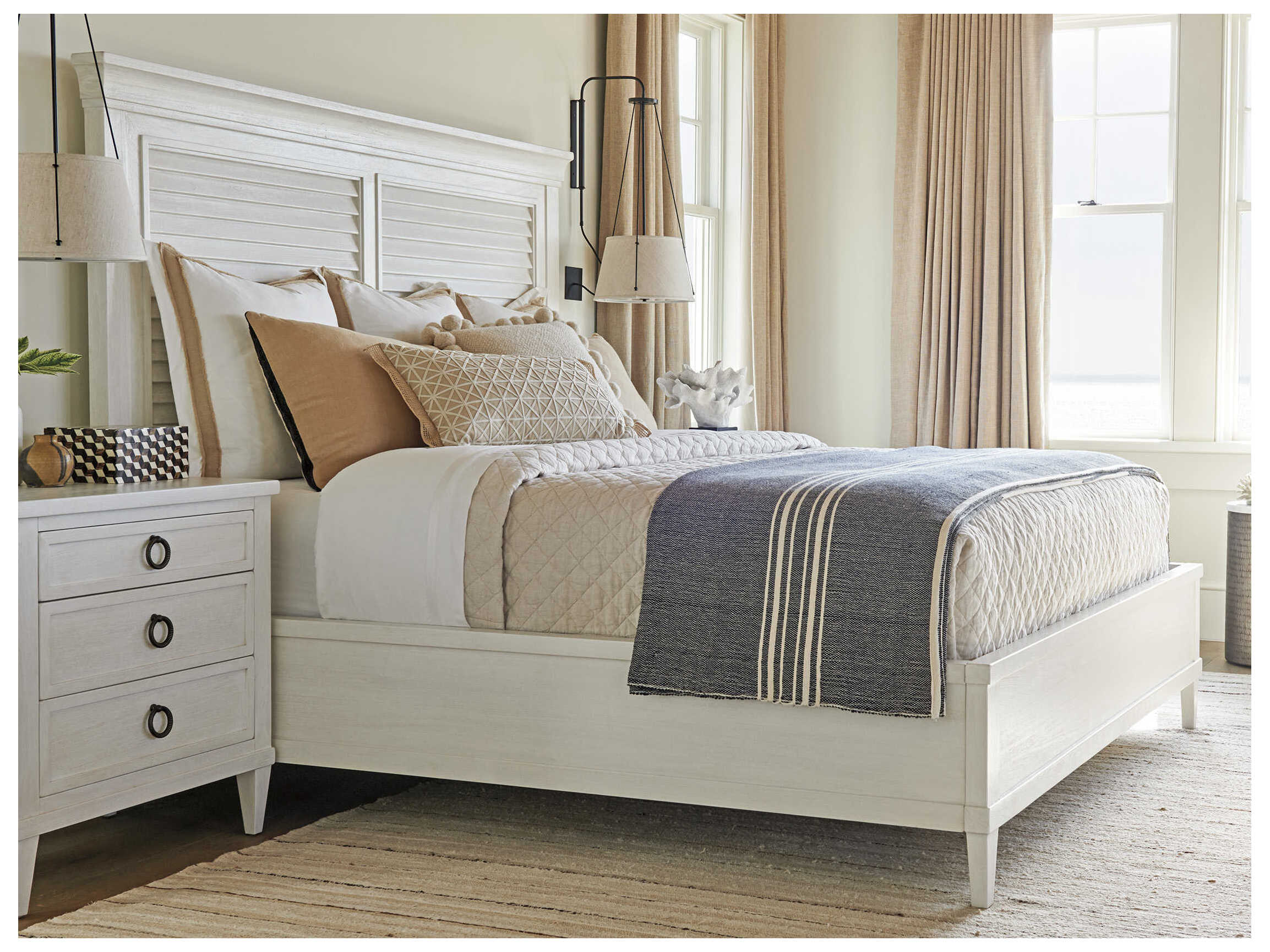 Tommy Bahama Ocean Breeze Royal Palm Louvered Queen Platform Bed