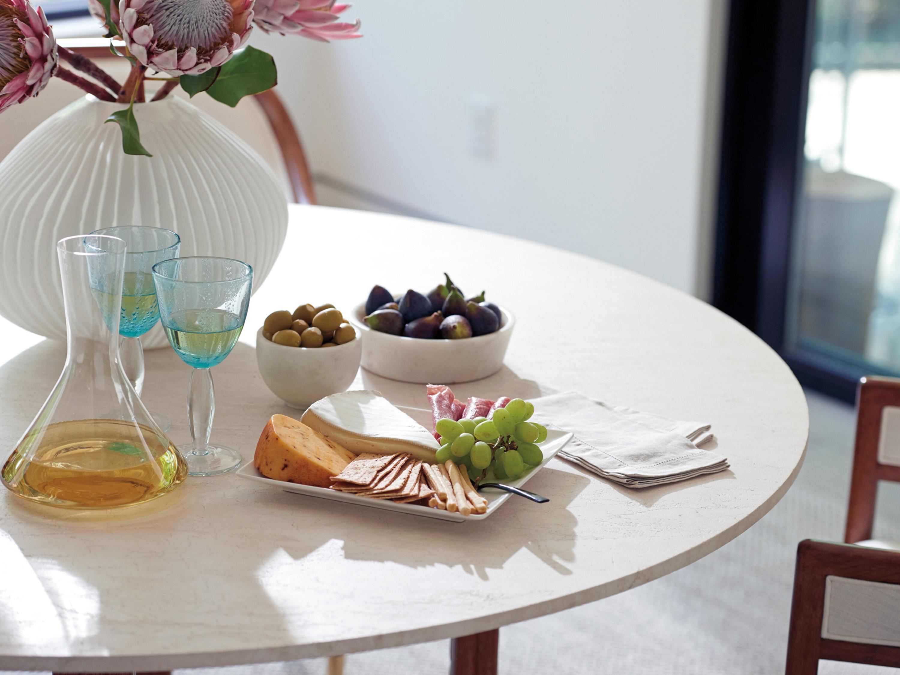 Tommy Bahama Palm Desert Woodard Round Dining Table