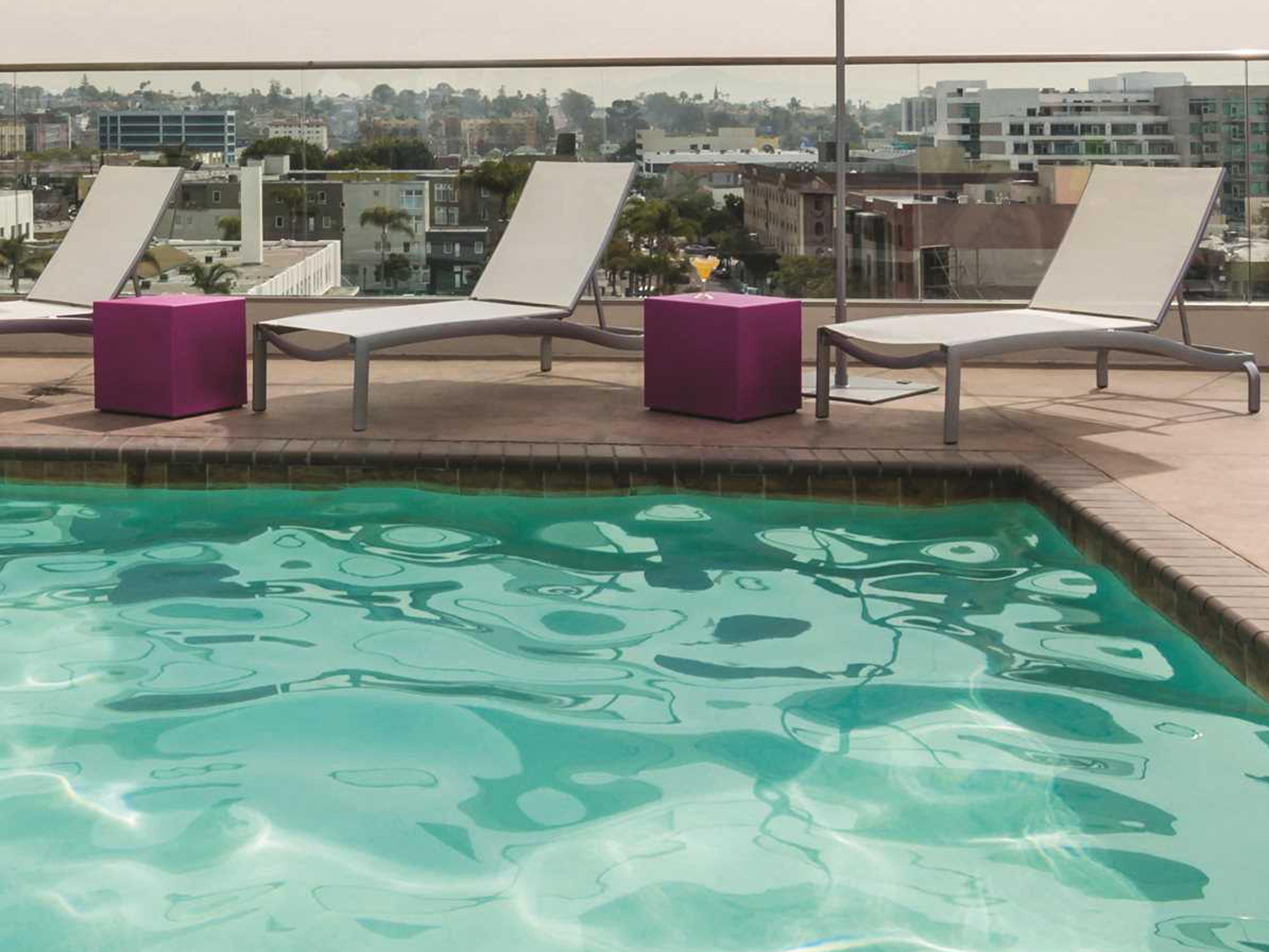 Tropitone Kor Relaxed Sling Aluminum Outdoor Lounge Set