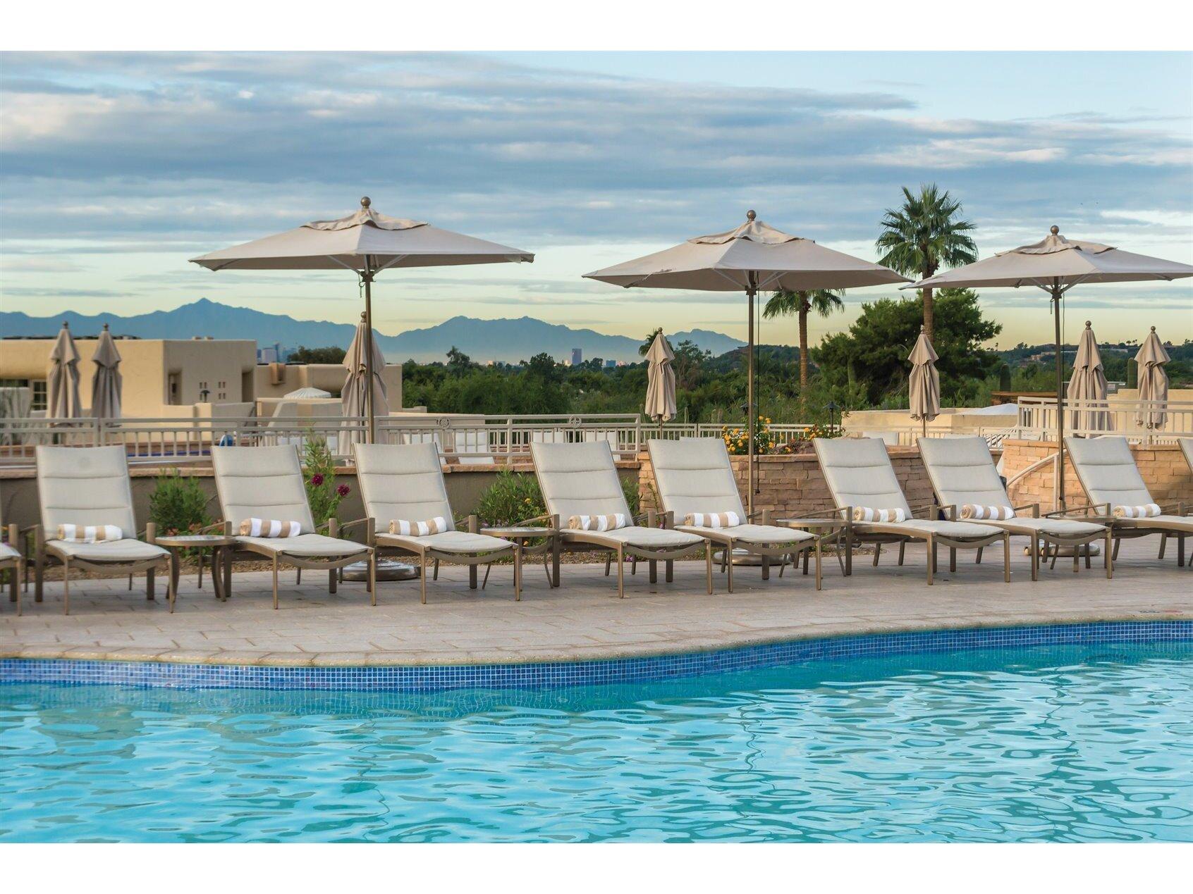 Tropitone Kor Padded Sling Aluminum Lounge Set