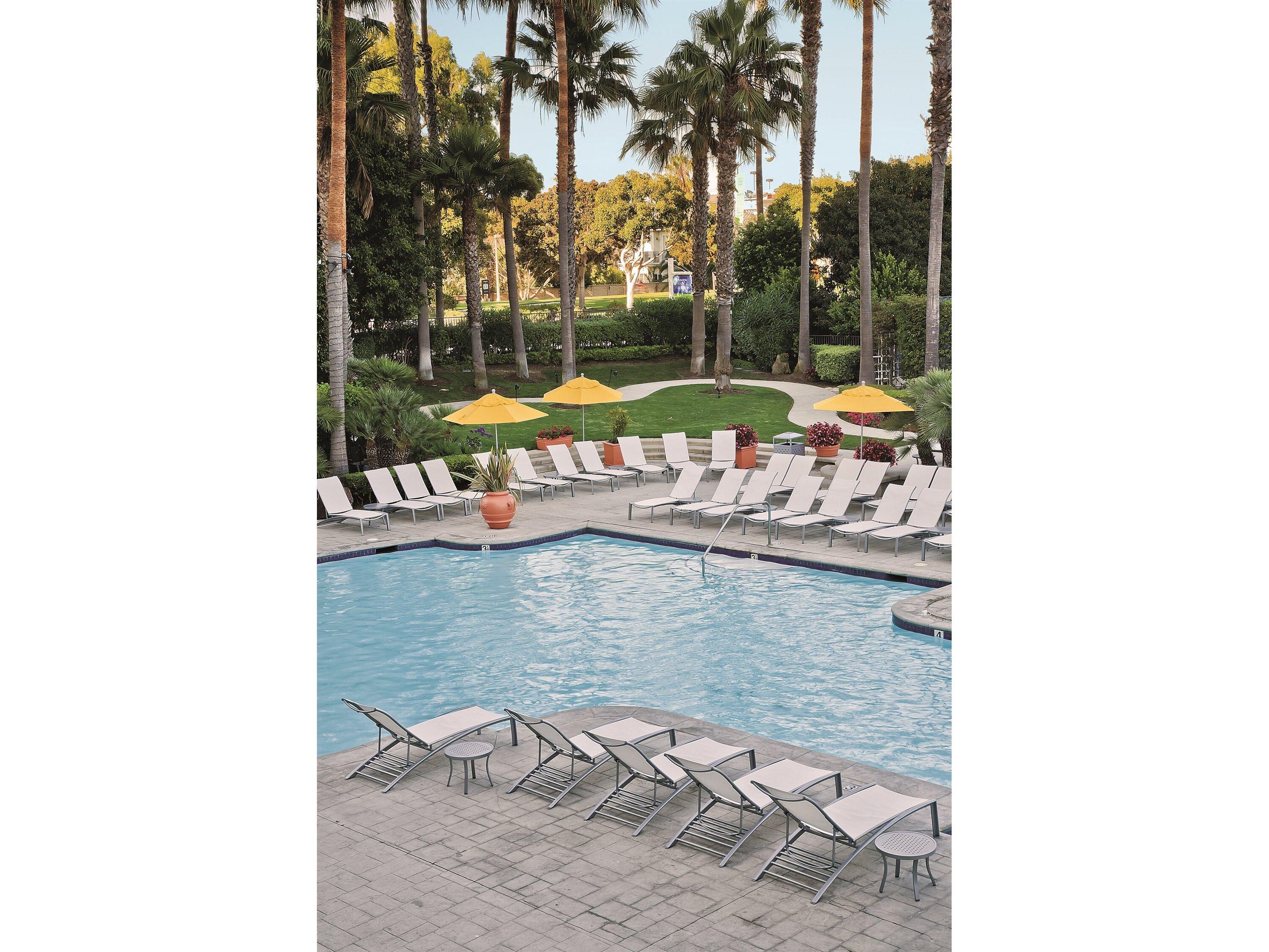 Tropitone South Beach Relaxed Sling Aluminum Lounge Set