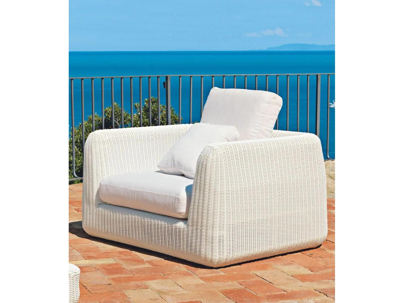 UnoPiu Agora Armchair in WaProLace