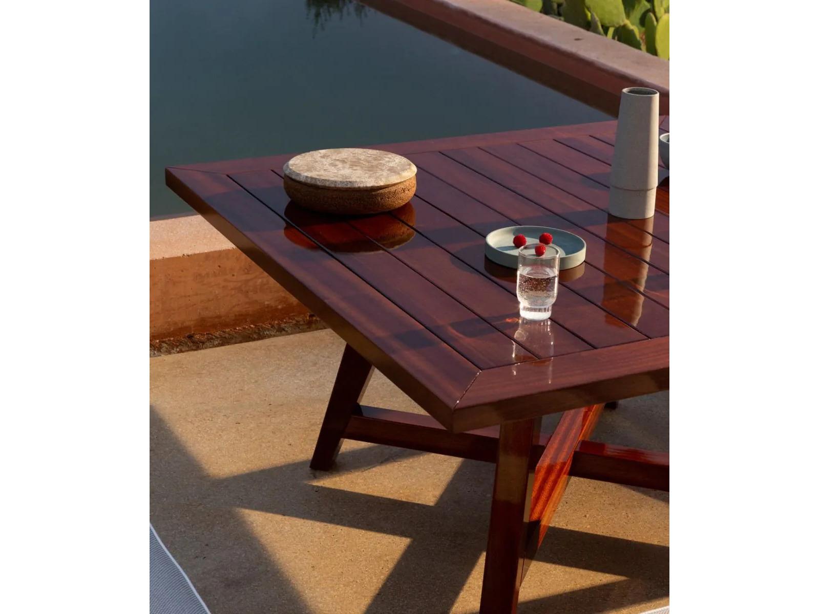 UnoPiu Cest La Vie Square Table