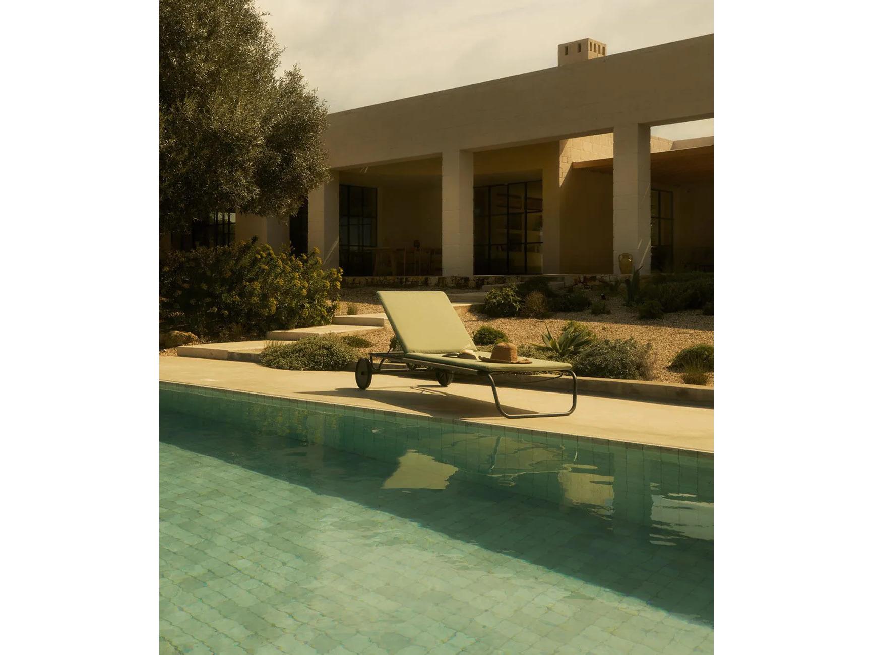 UnoPiu Coco Steel Sunlouger