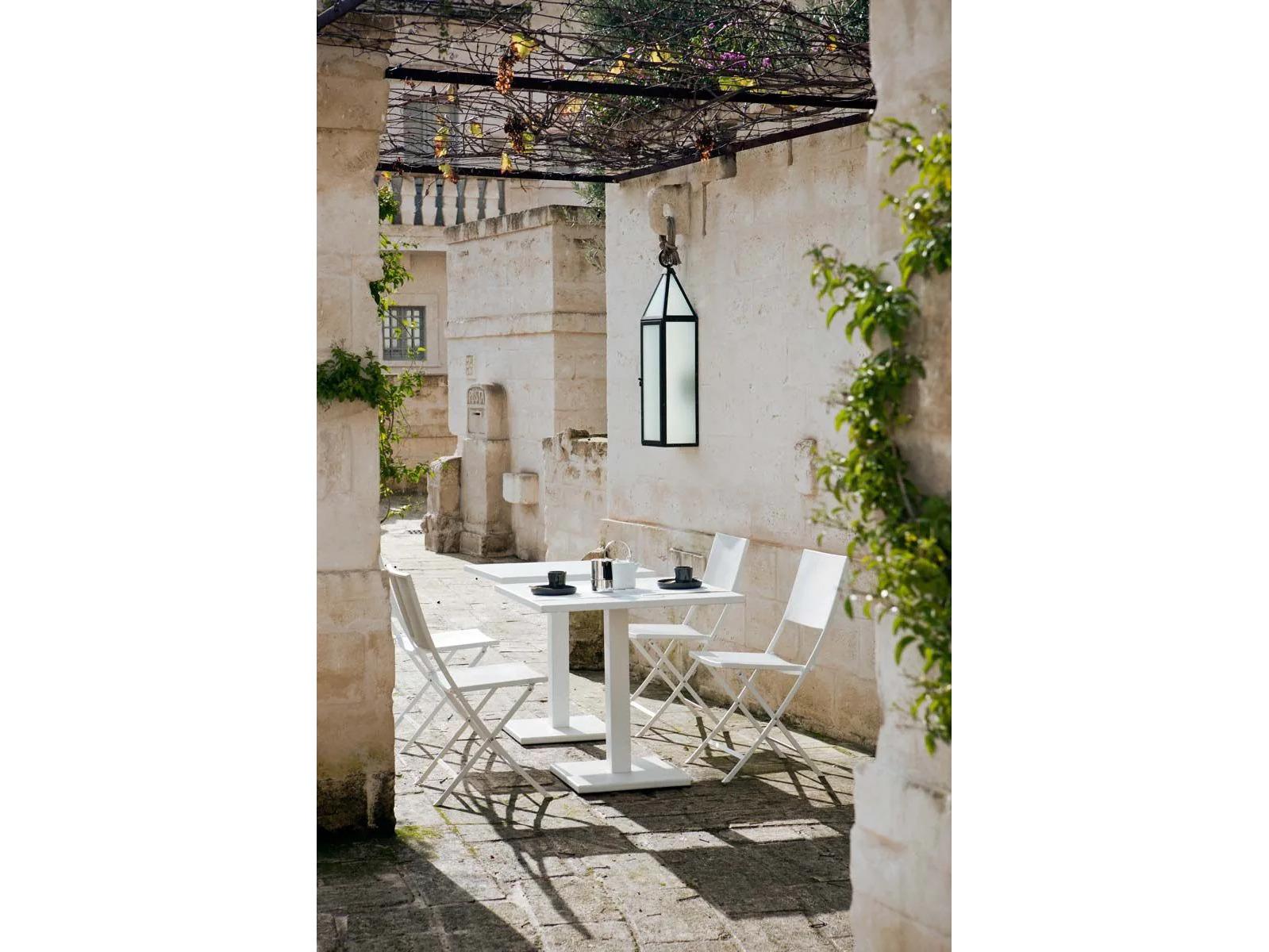 UnoPiu Conrad Wrought Iron Square Bistro Table