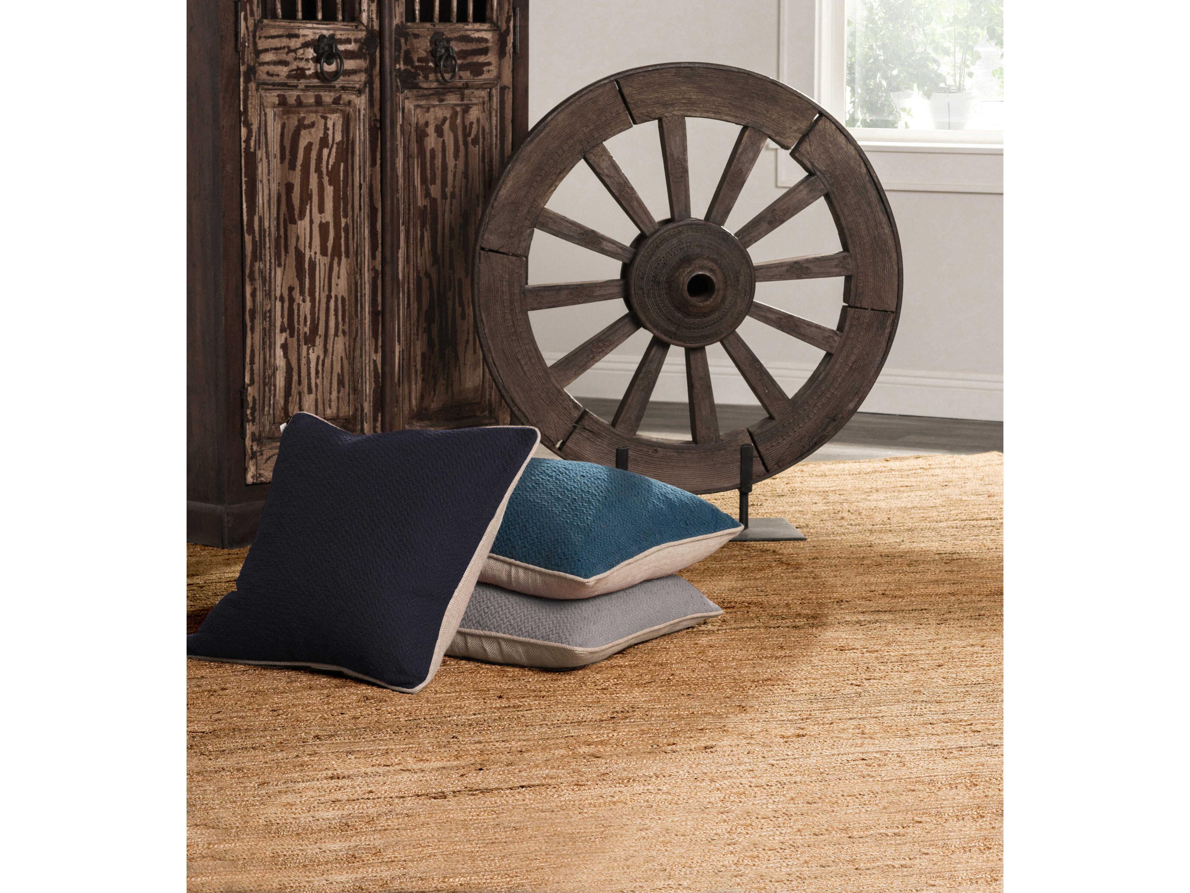 Villa by Classic Home Soumak Area Rug