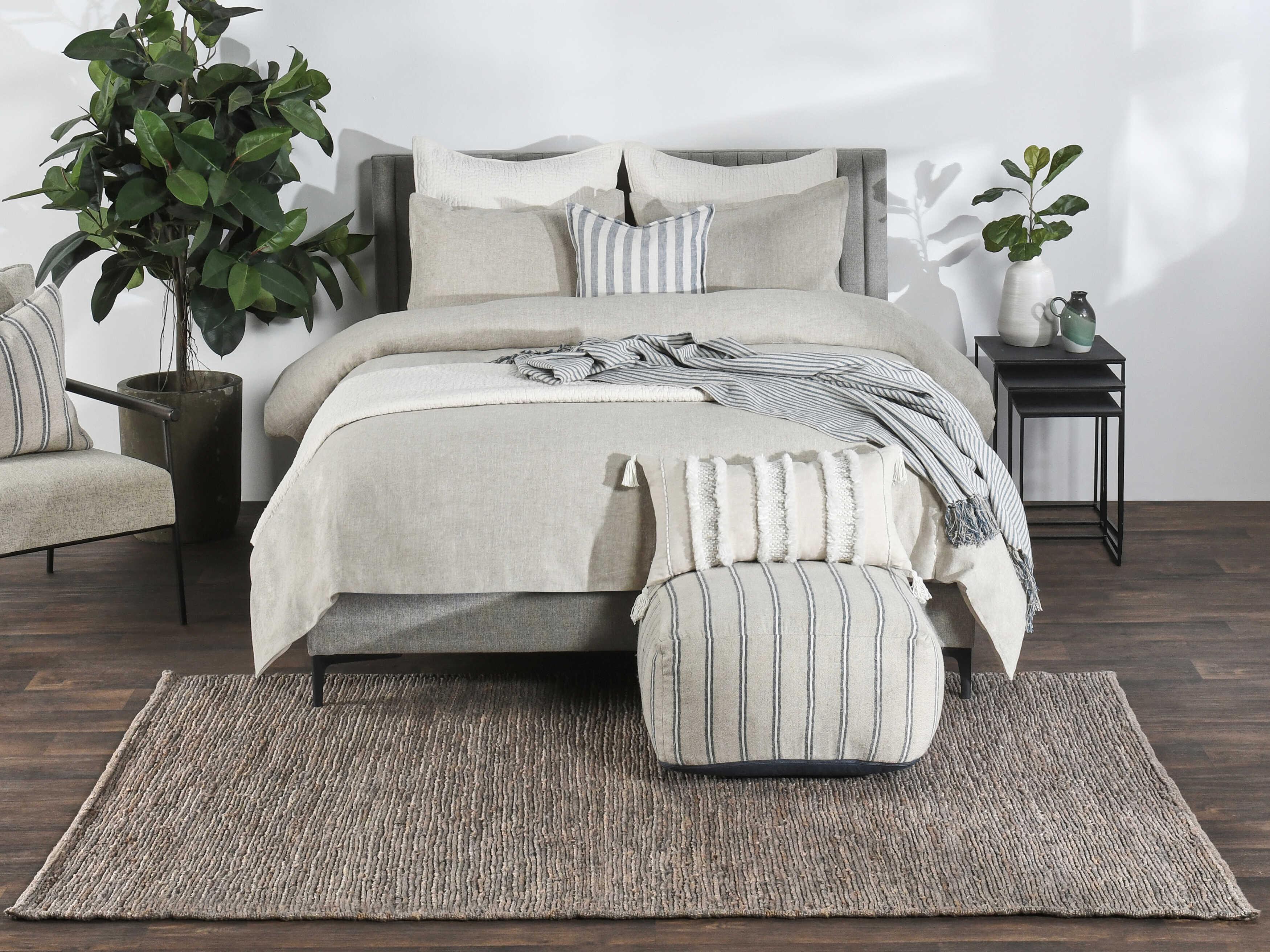 Villa by Classic Home Soumak Area Rug