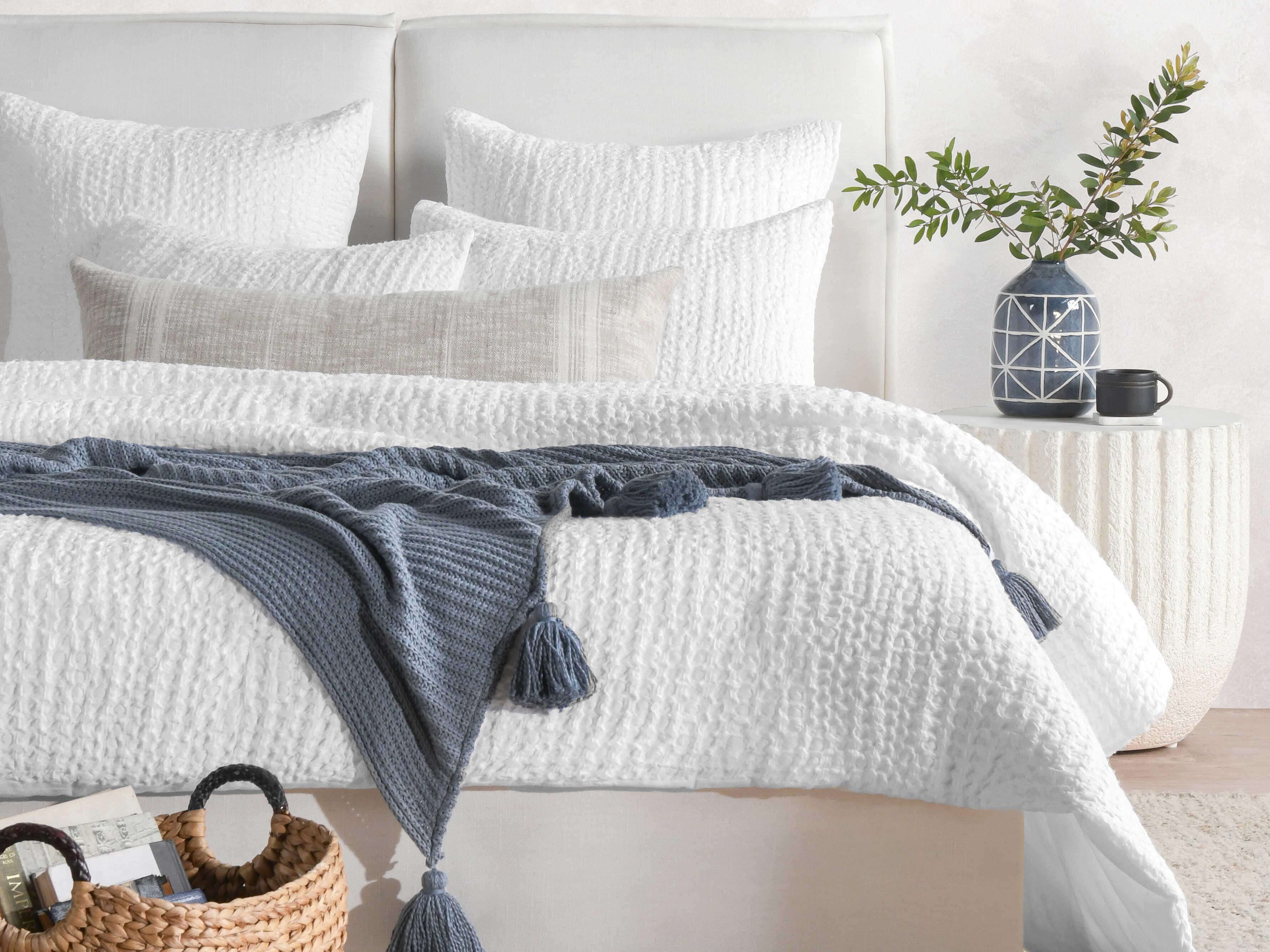 Villa by Classic Home Colmar White Quilt