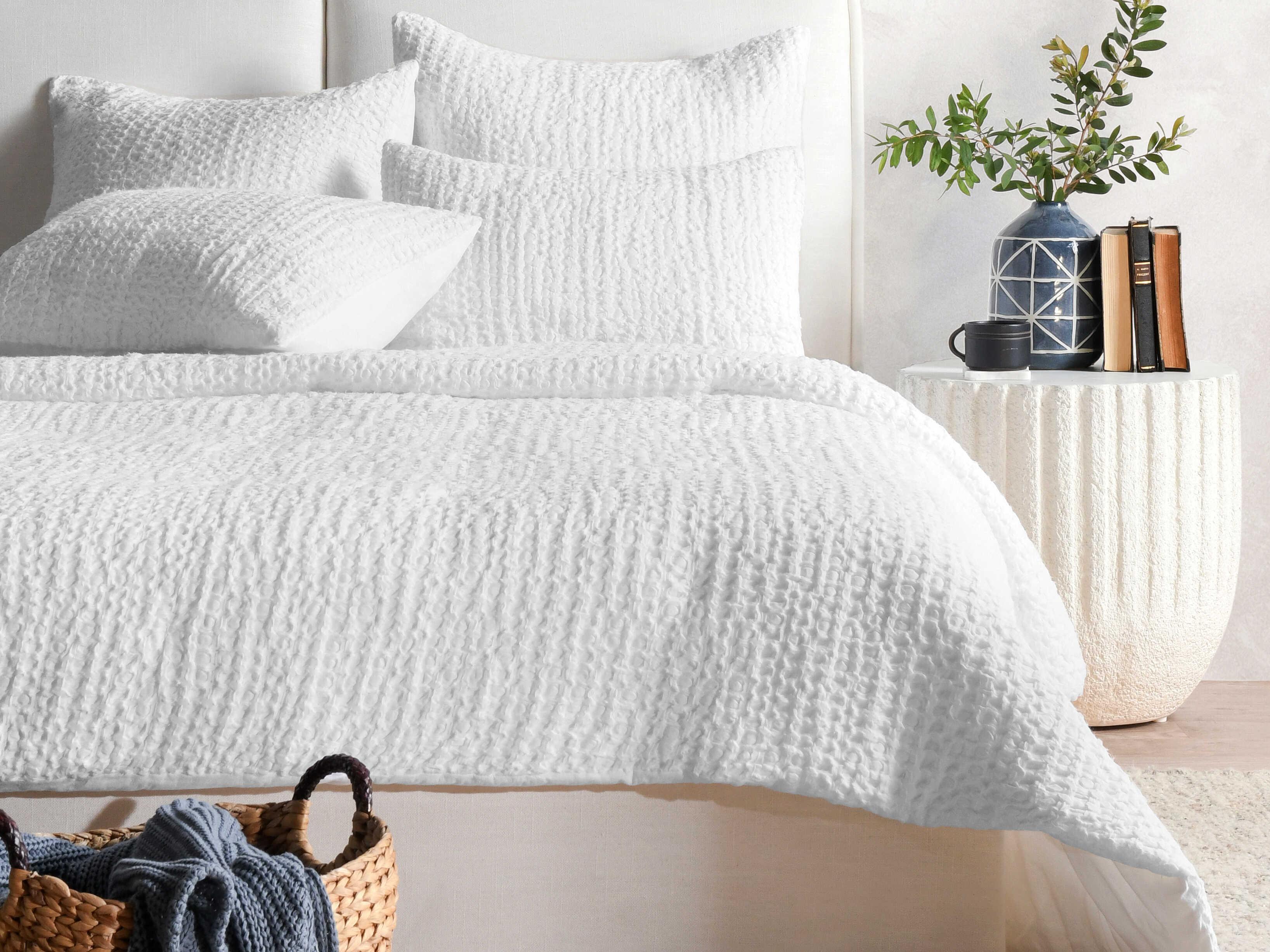 Villa by Classic Home Colmar White Quilt