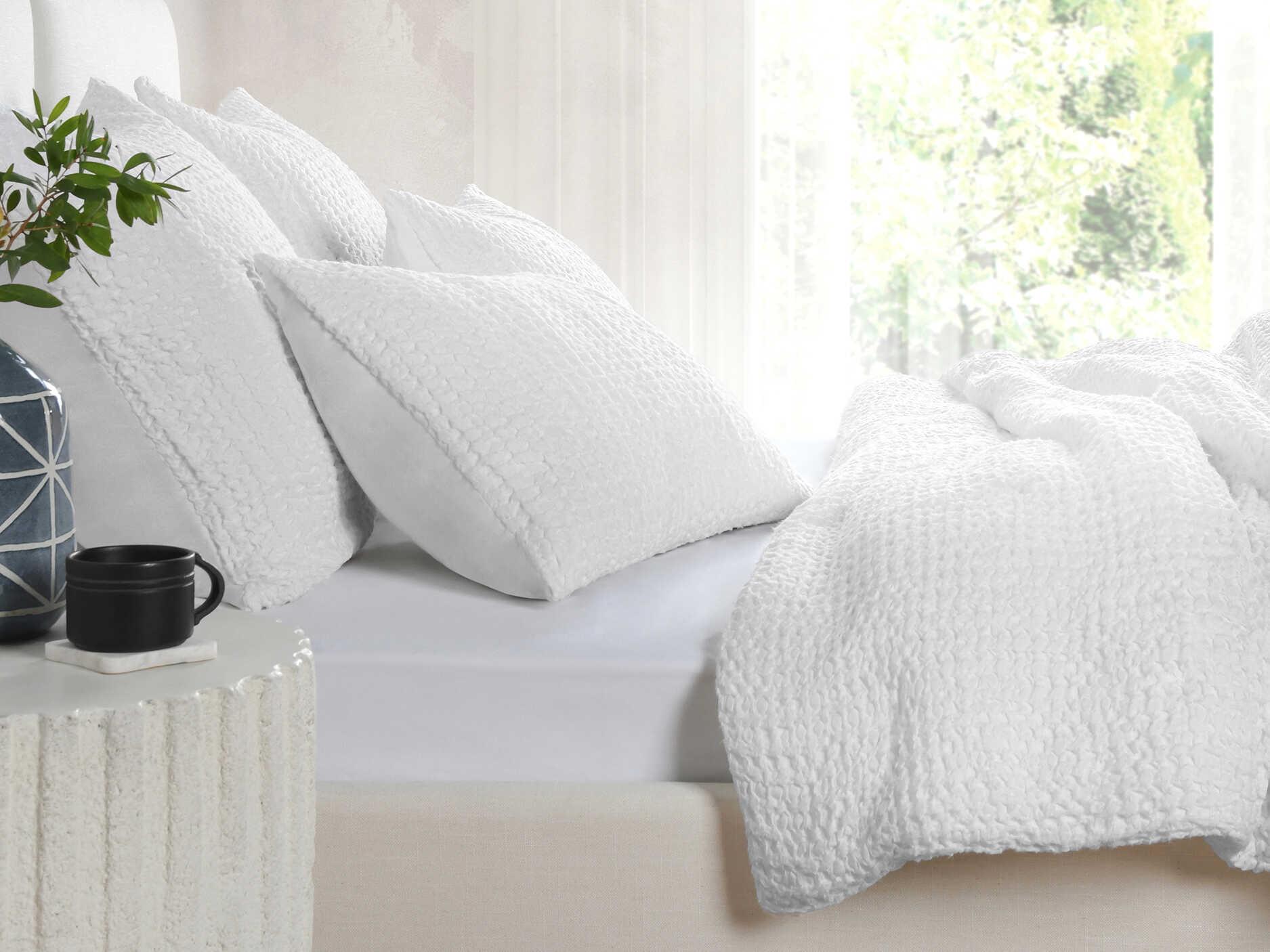 Villa by Classic Home Colmar White Quilt