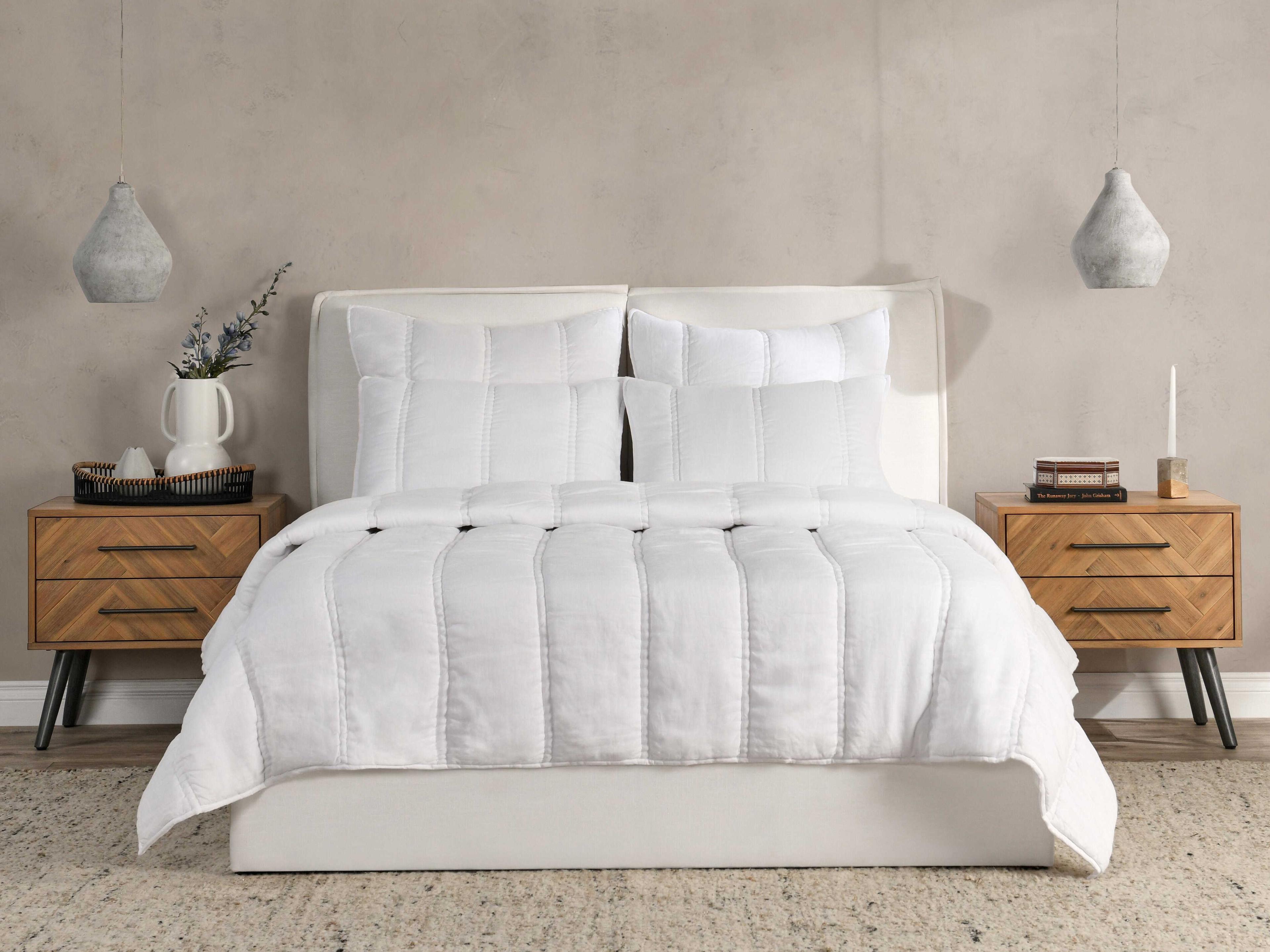Villa by Classic Home Rowen White Quilt
