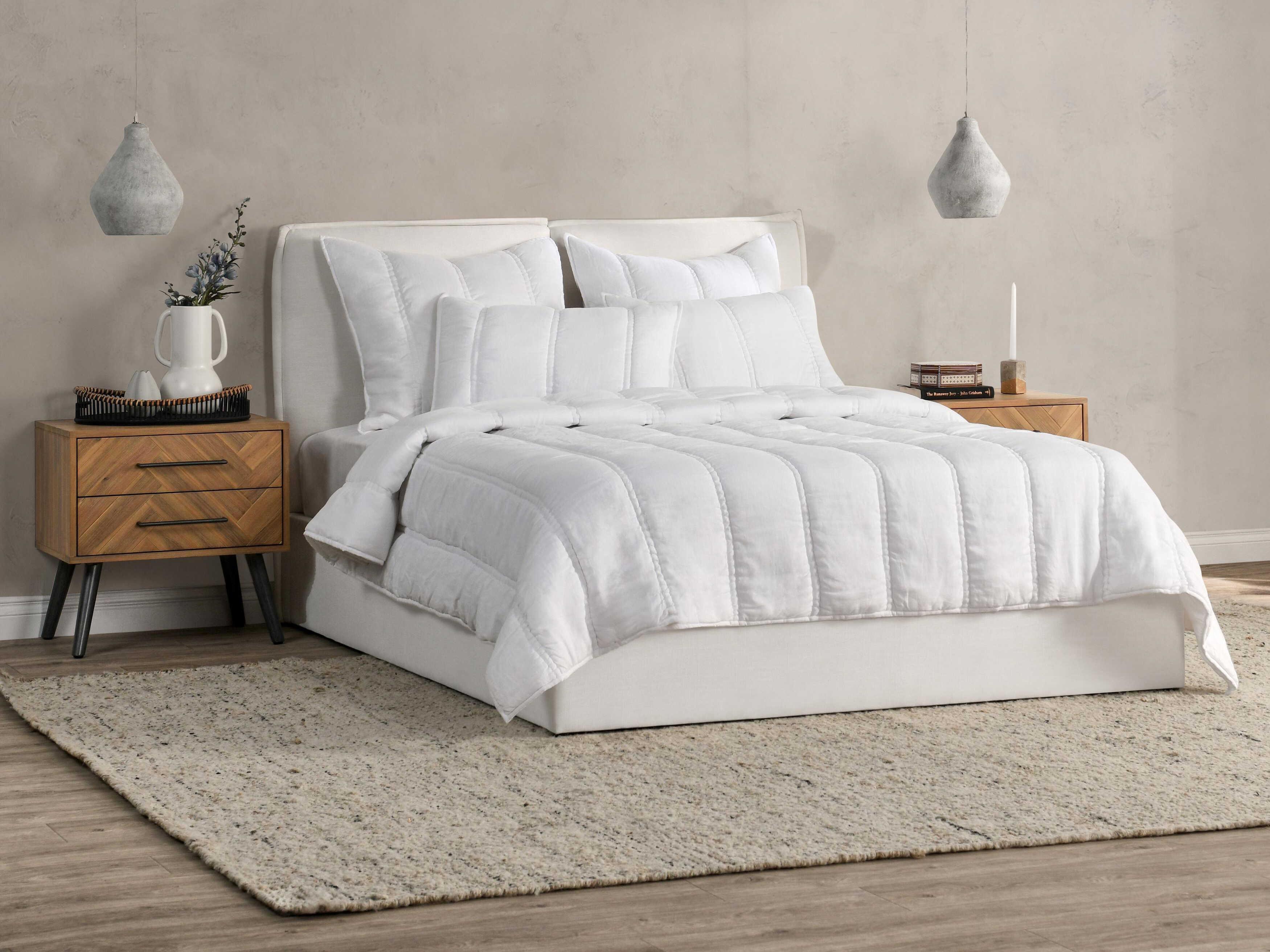 Villa by Classic Home Rowen White Quilt