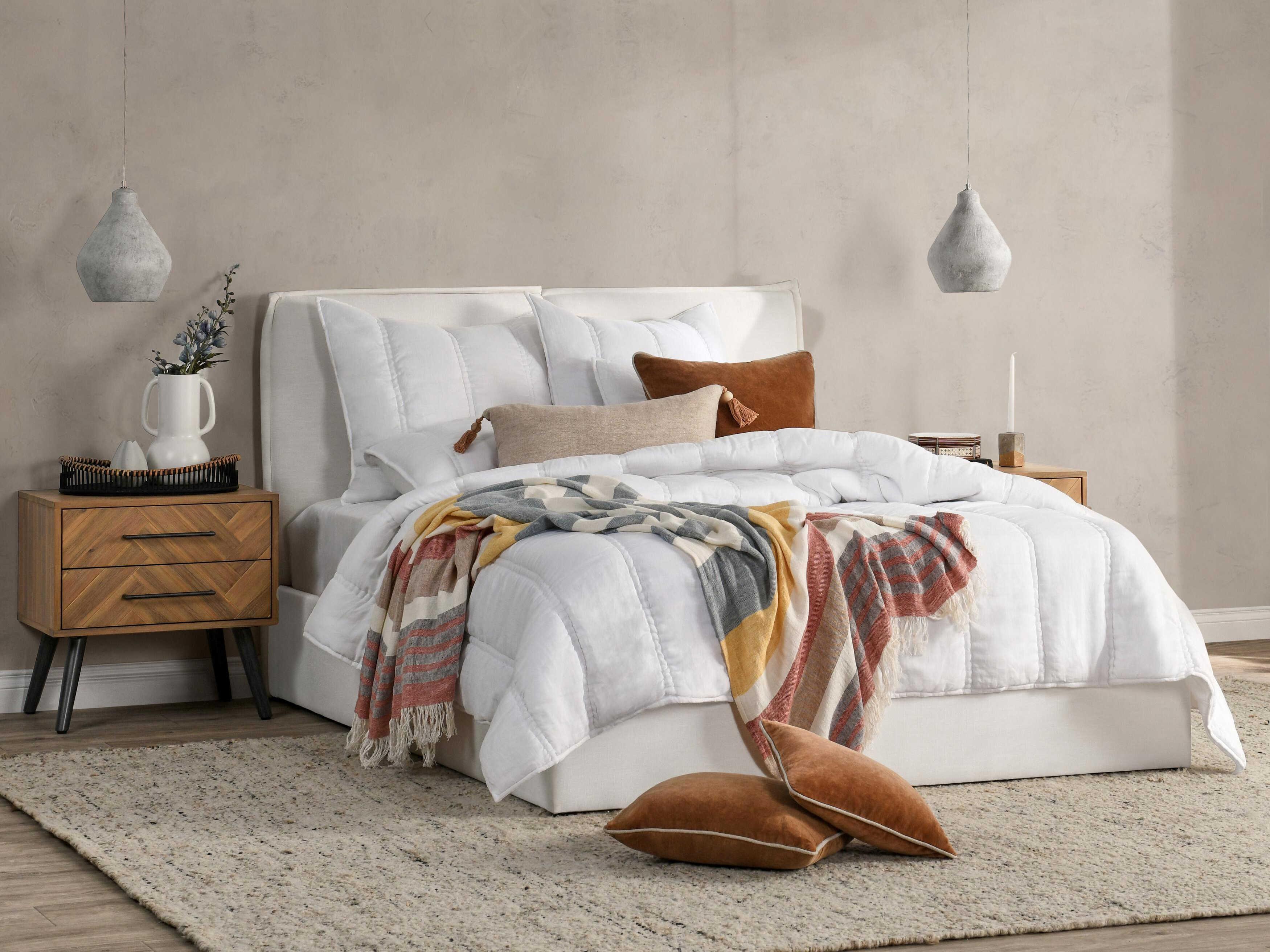 Villa by Classic Home Rowen White Quilt