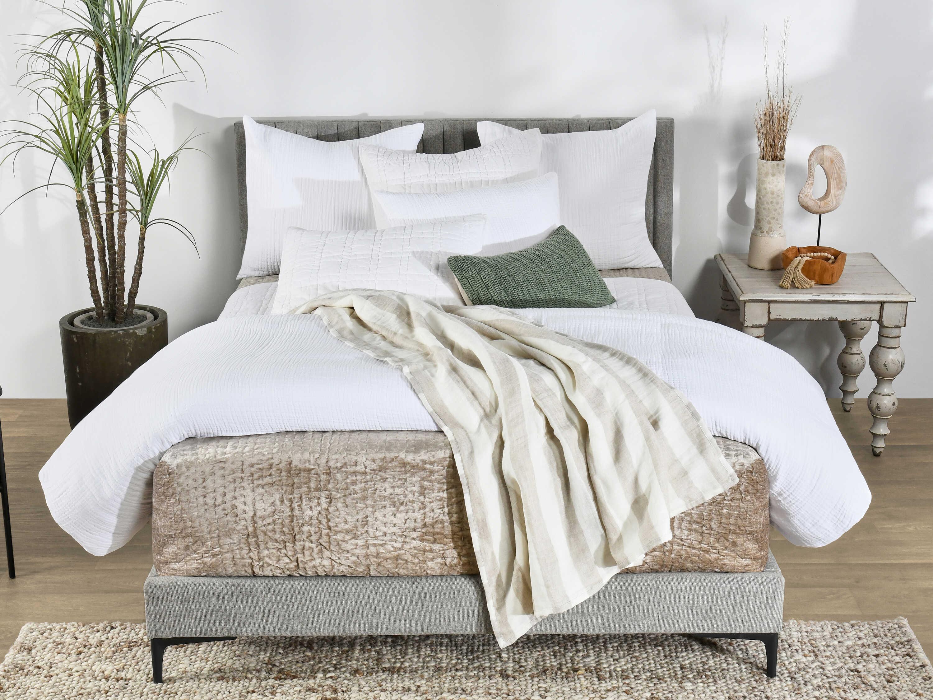 Villa by Classic Home Cardiff White Euro Sham