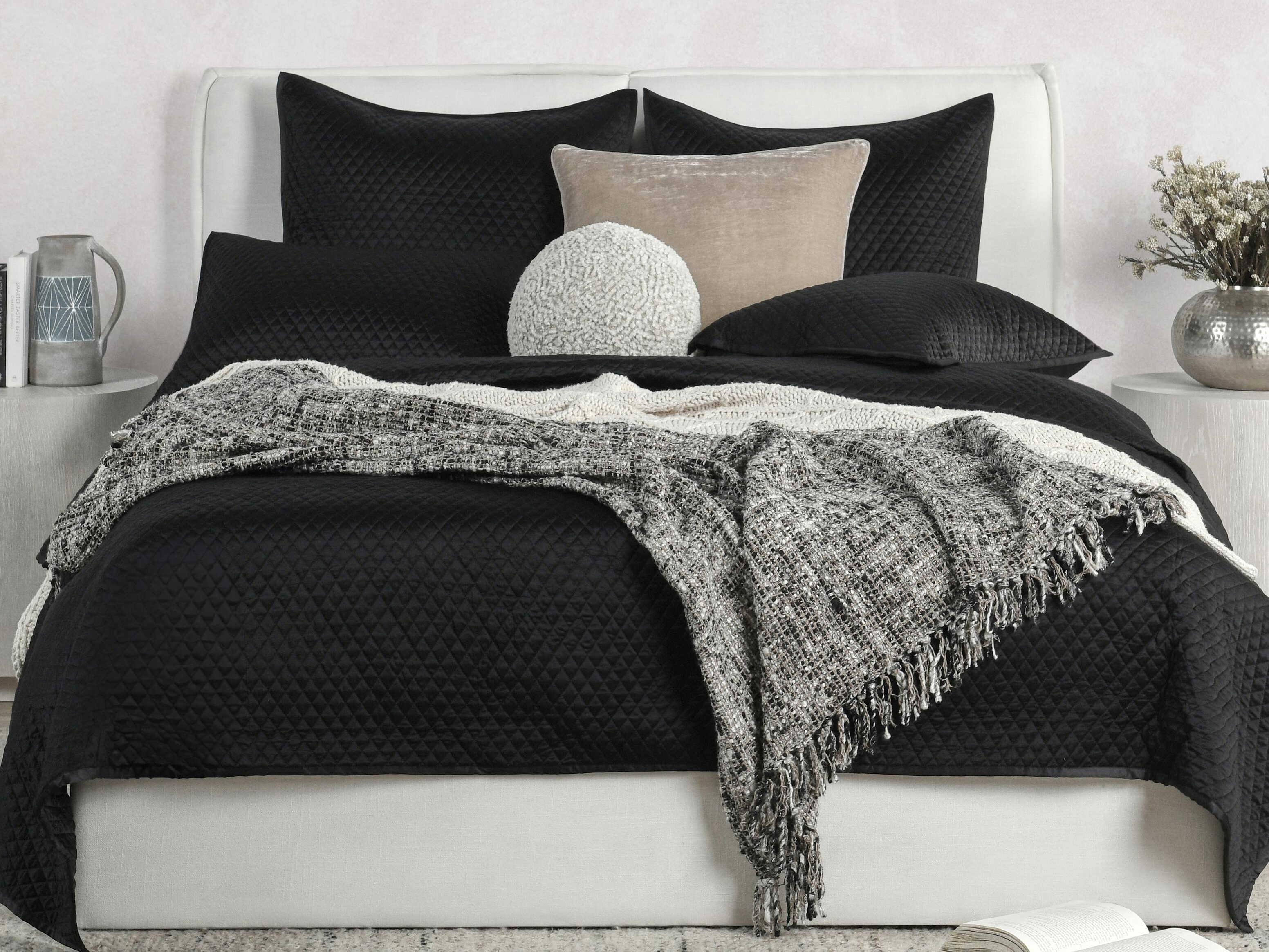 Villa by Classic Home Winthrop Black Quilt