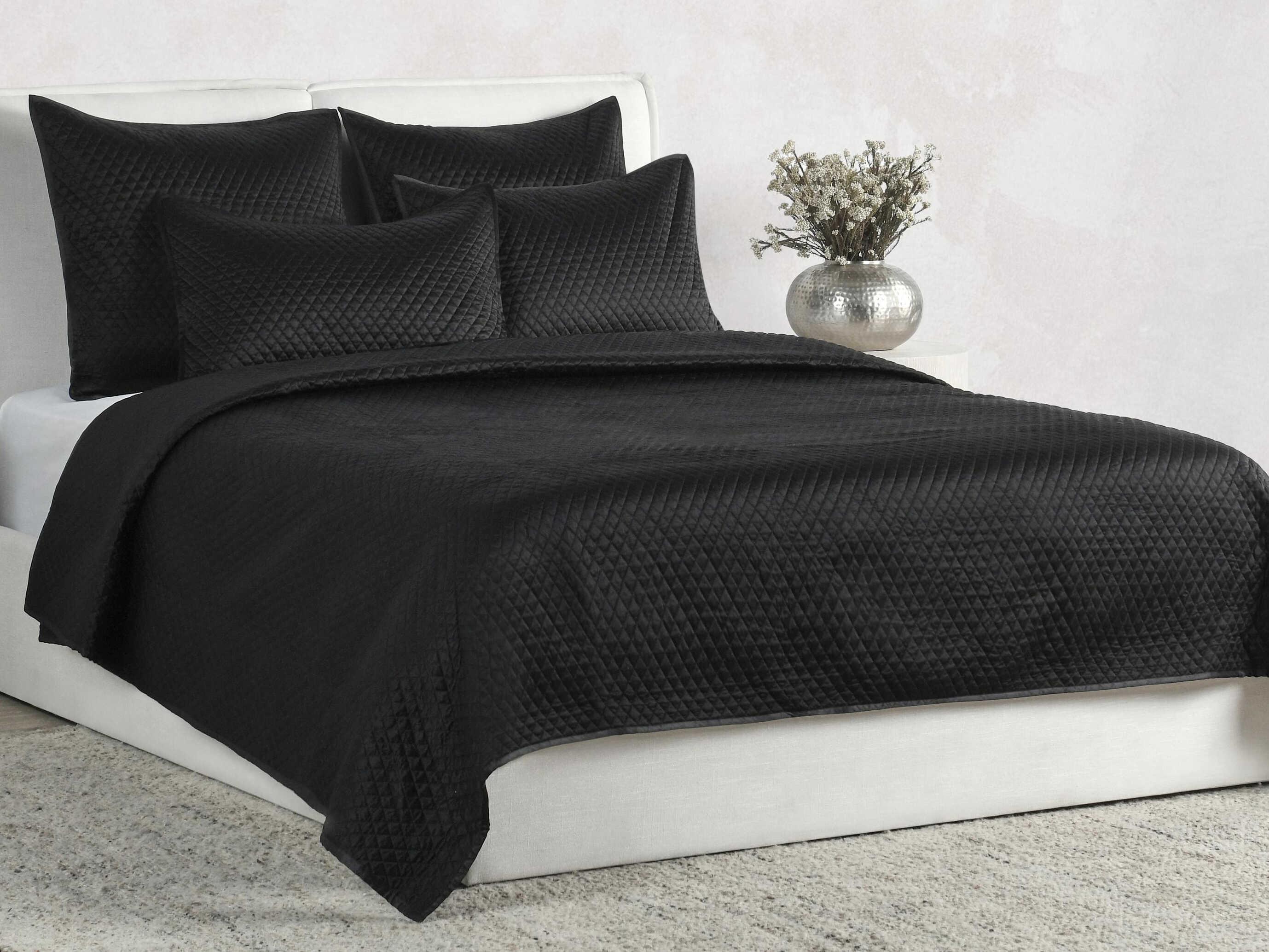 Villa by Classic Home Winthrop Black Quilt