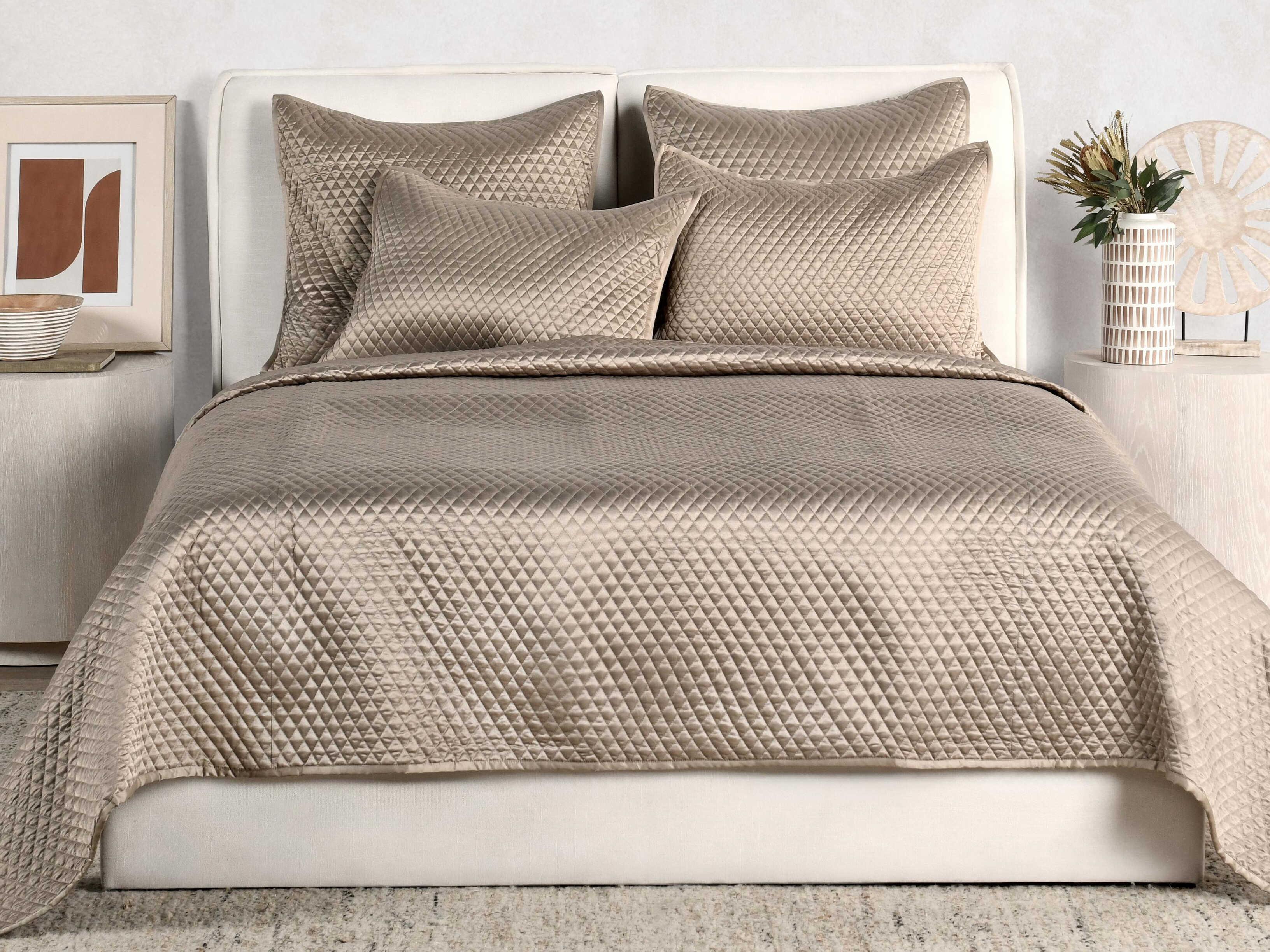 Villa by Classic Home Winthrop Natural Quilt