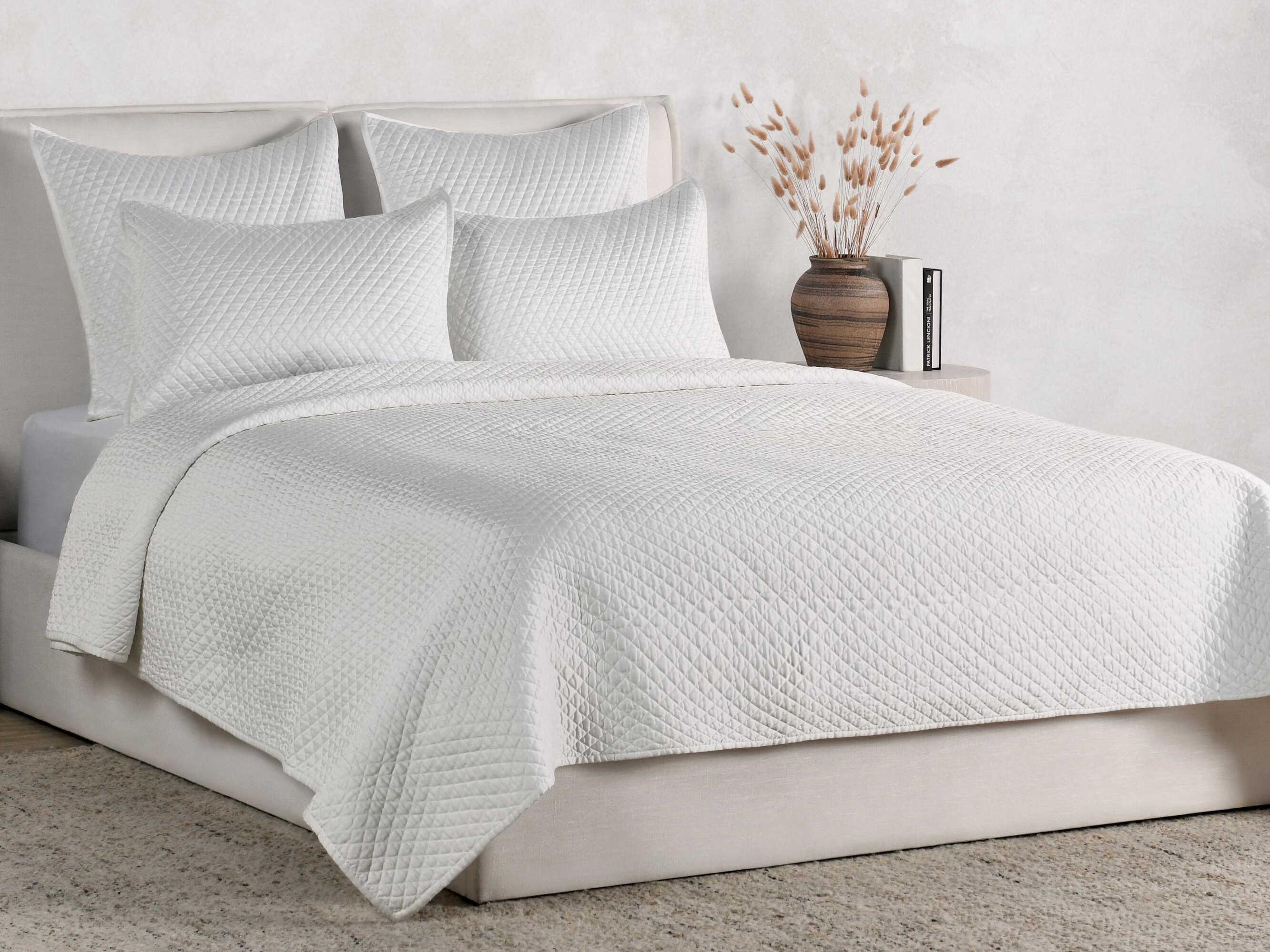 Villa by Classic Home Winthrop White Quilt
