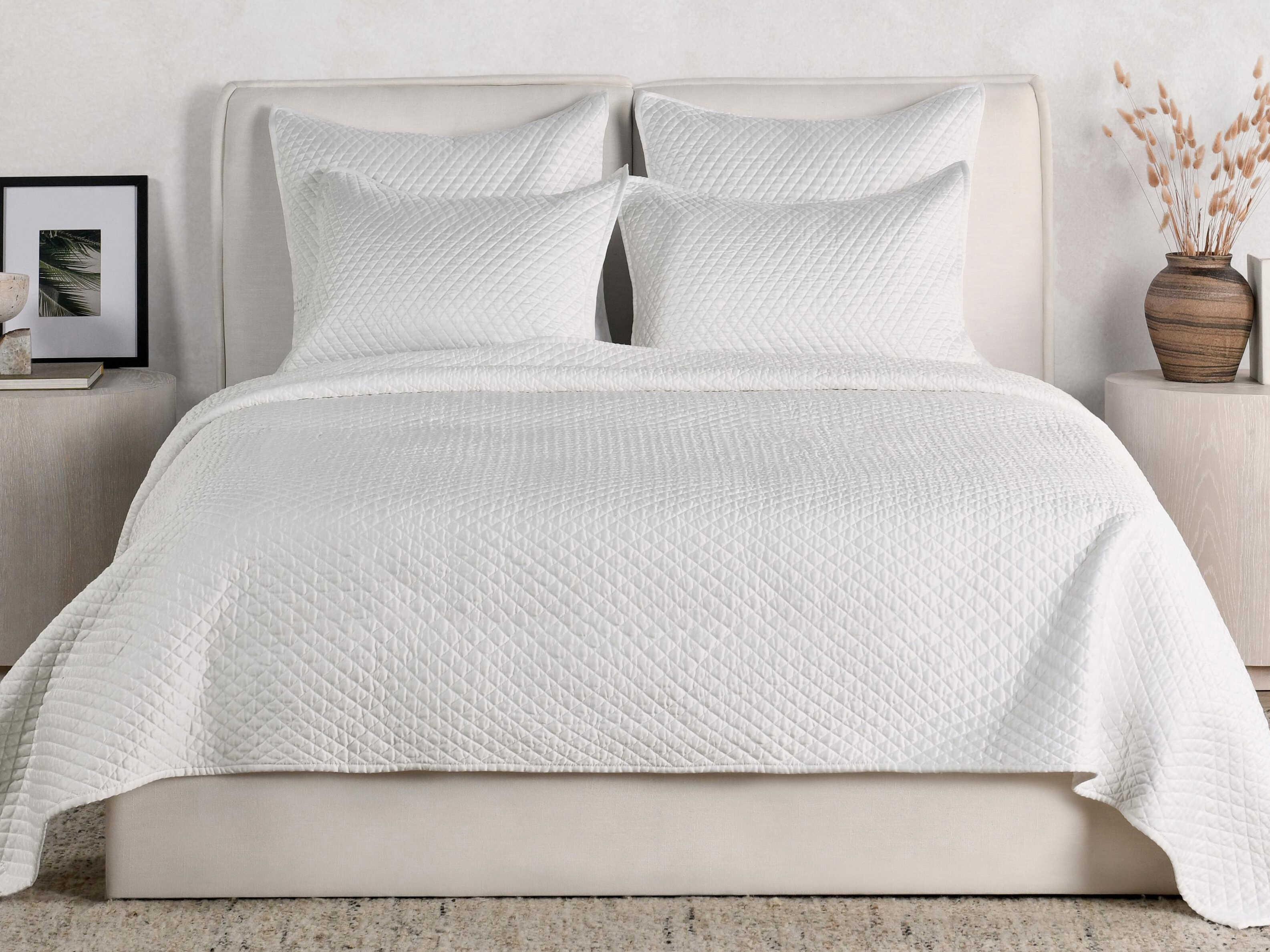 Villa by Classic Home Winthrop White Quilt