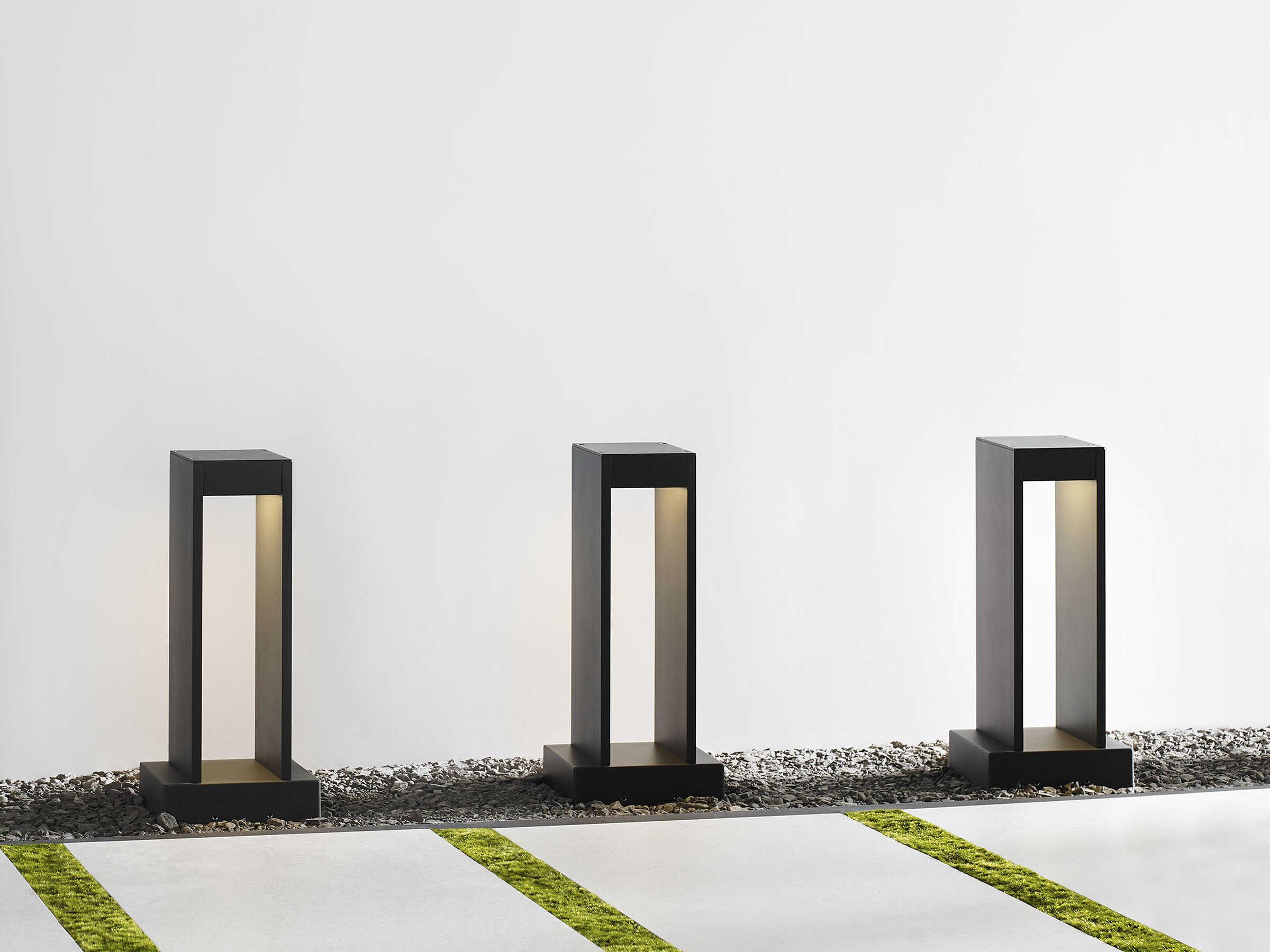 Visual Comfort Modern Syntra 1-Light Outdoor Path Light