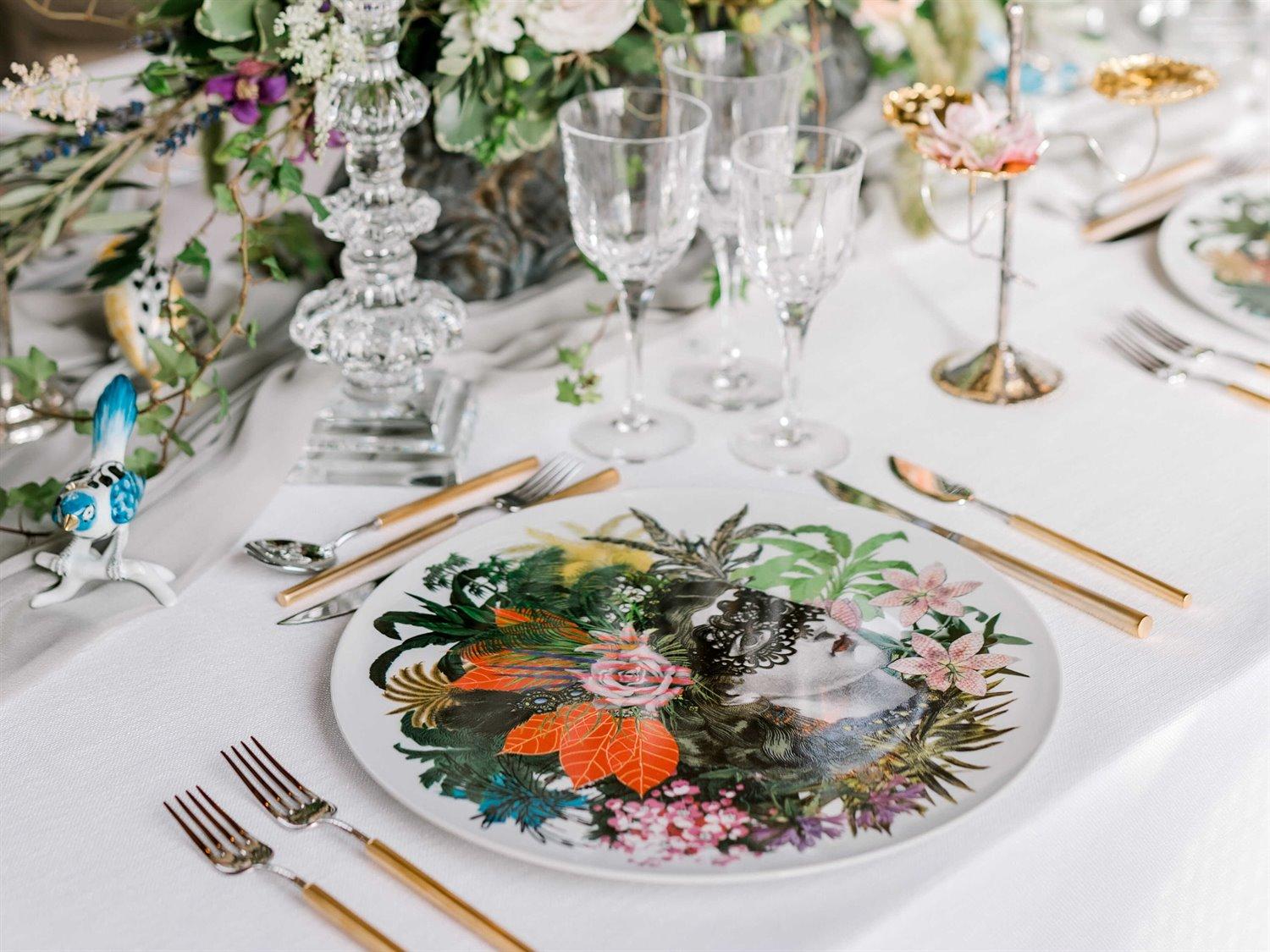 Vista Alegre Lacroix Love Who You Want Mamzelle Scarlet Charger