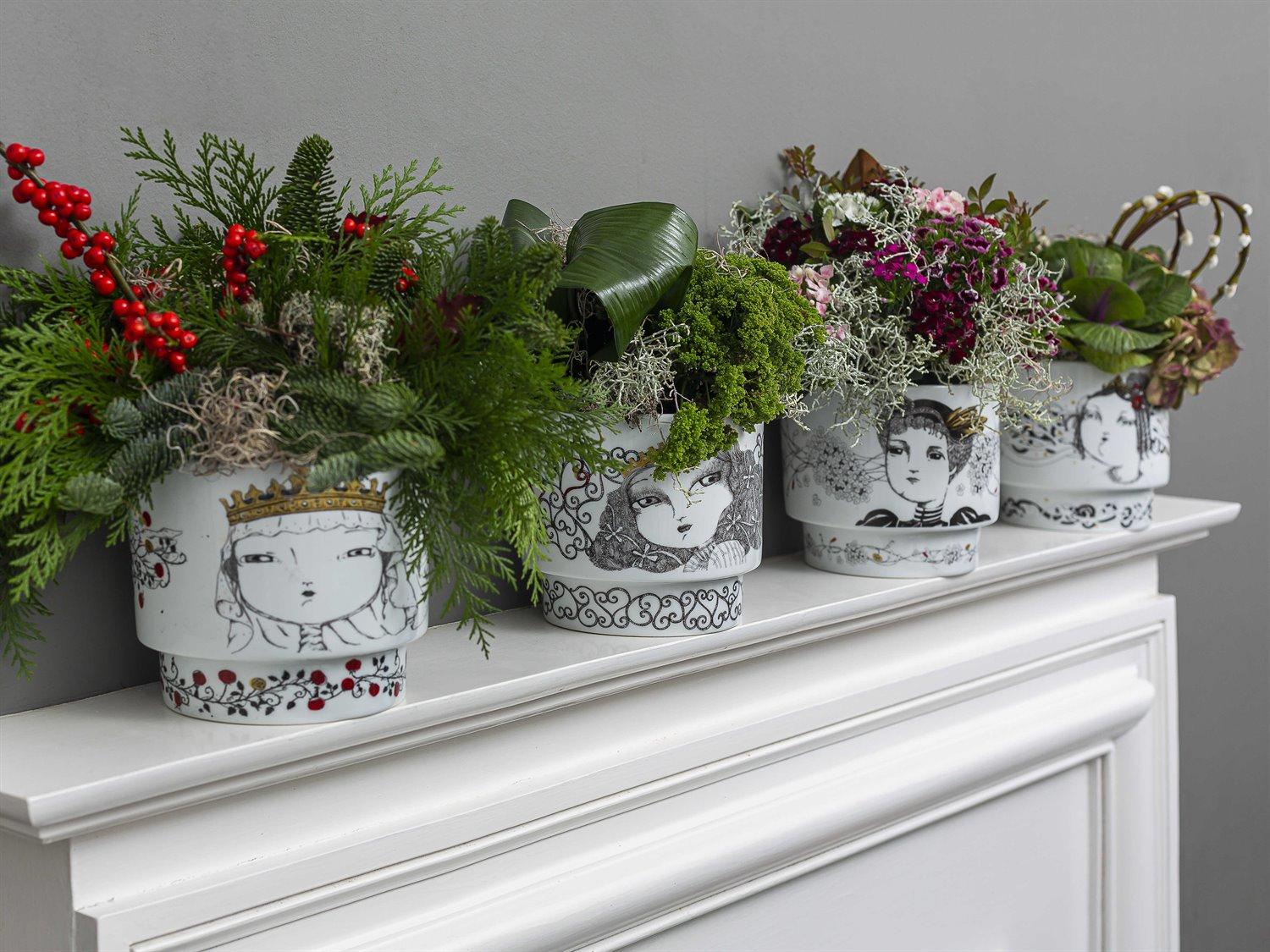 Vista Alegre Rainhas De Portugal Queen Santa Isabel Cachepot