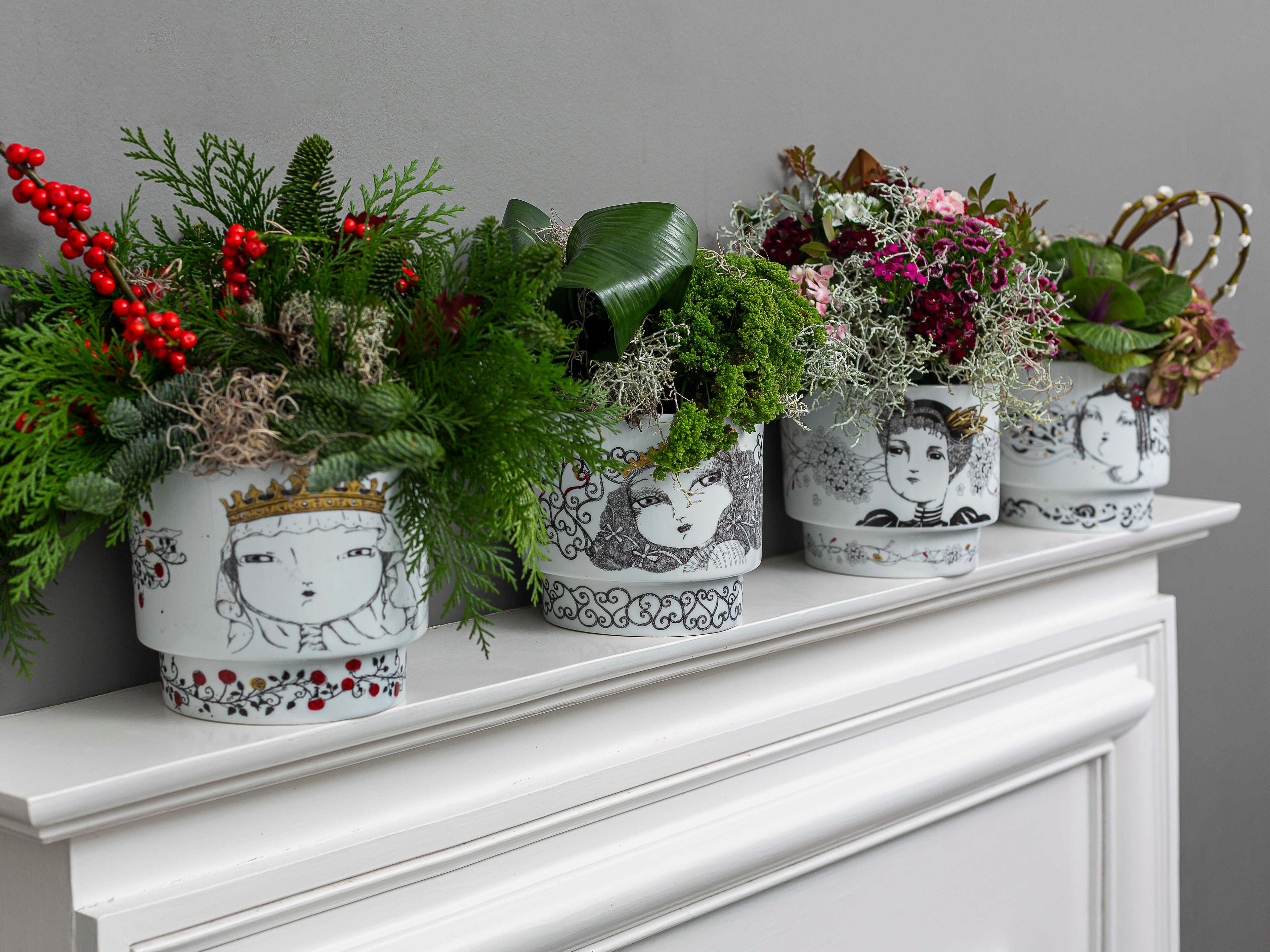 Vista Alegre Rainhas De Portugal Queen Ines De Castro Cachepot