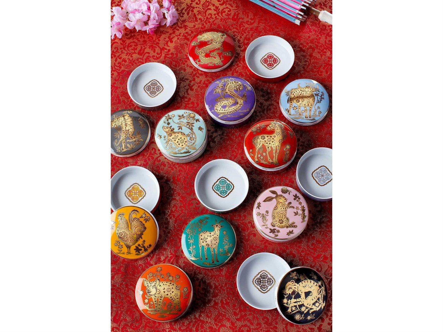 Vista Alegre Golden Rabbit Large Round Box