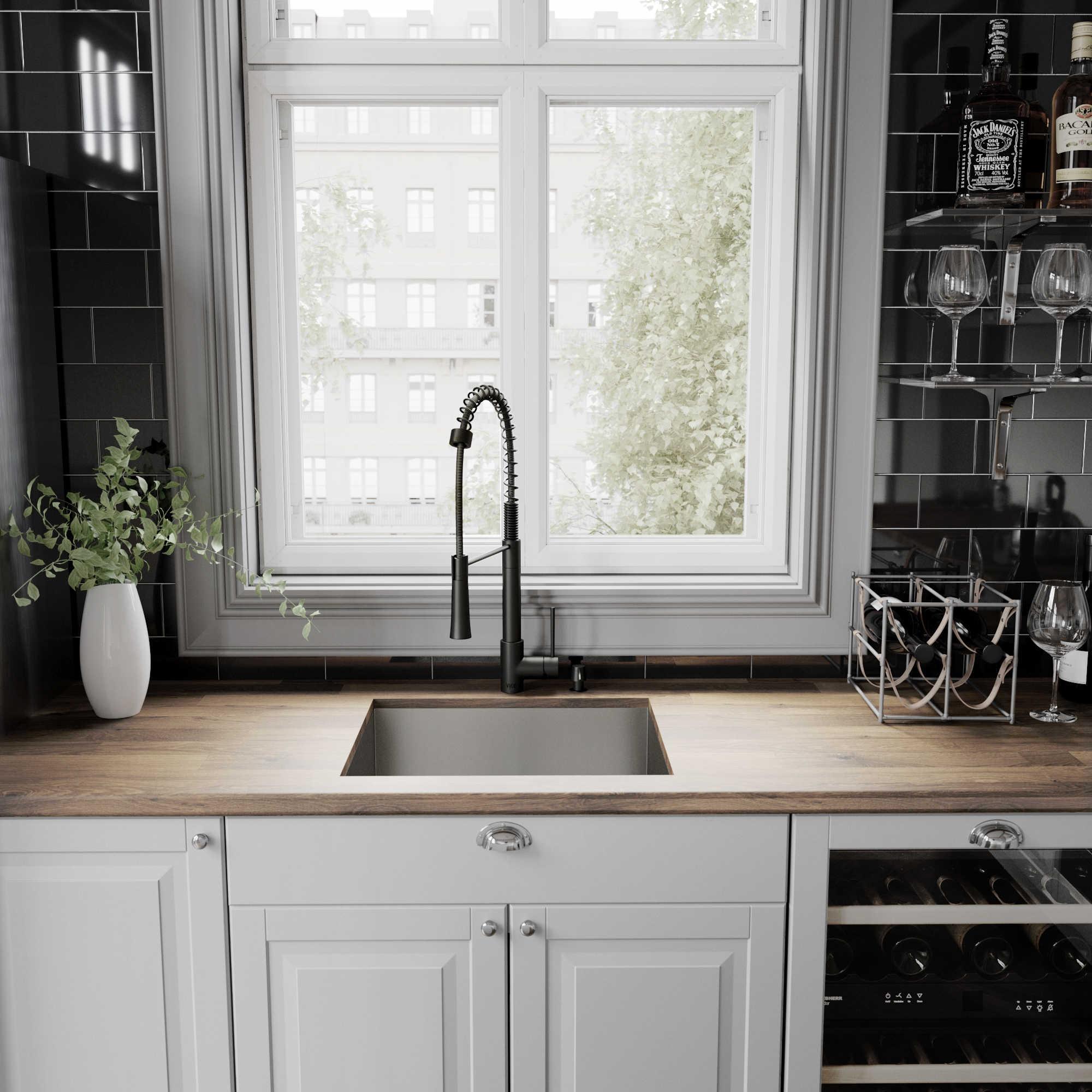 Vigo Laurelton Matte Black 1-Handle Deck Mount Pull-Down Kitchen Faucet