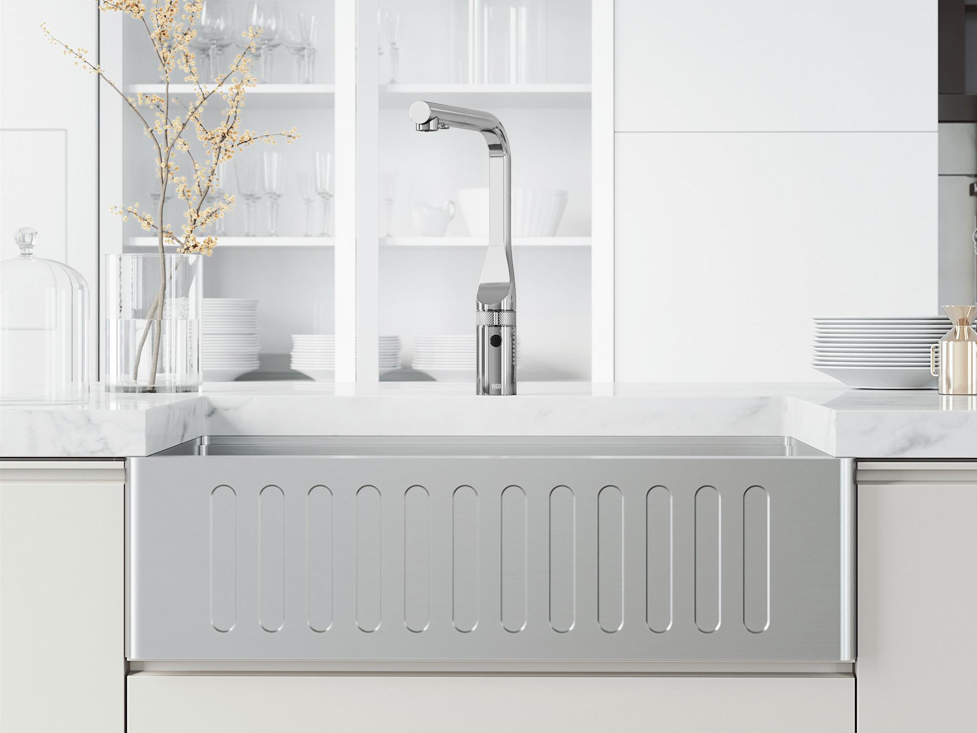 Vigo Jewel Touchless Singe Handle Chrome Kitchen Faucet