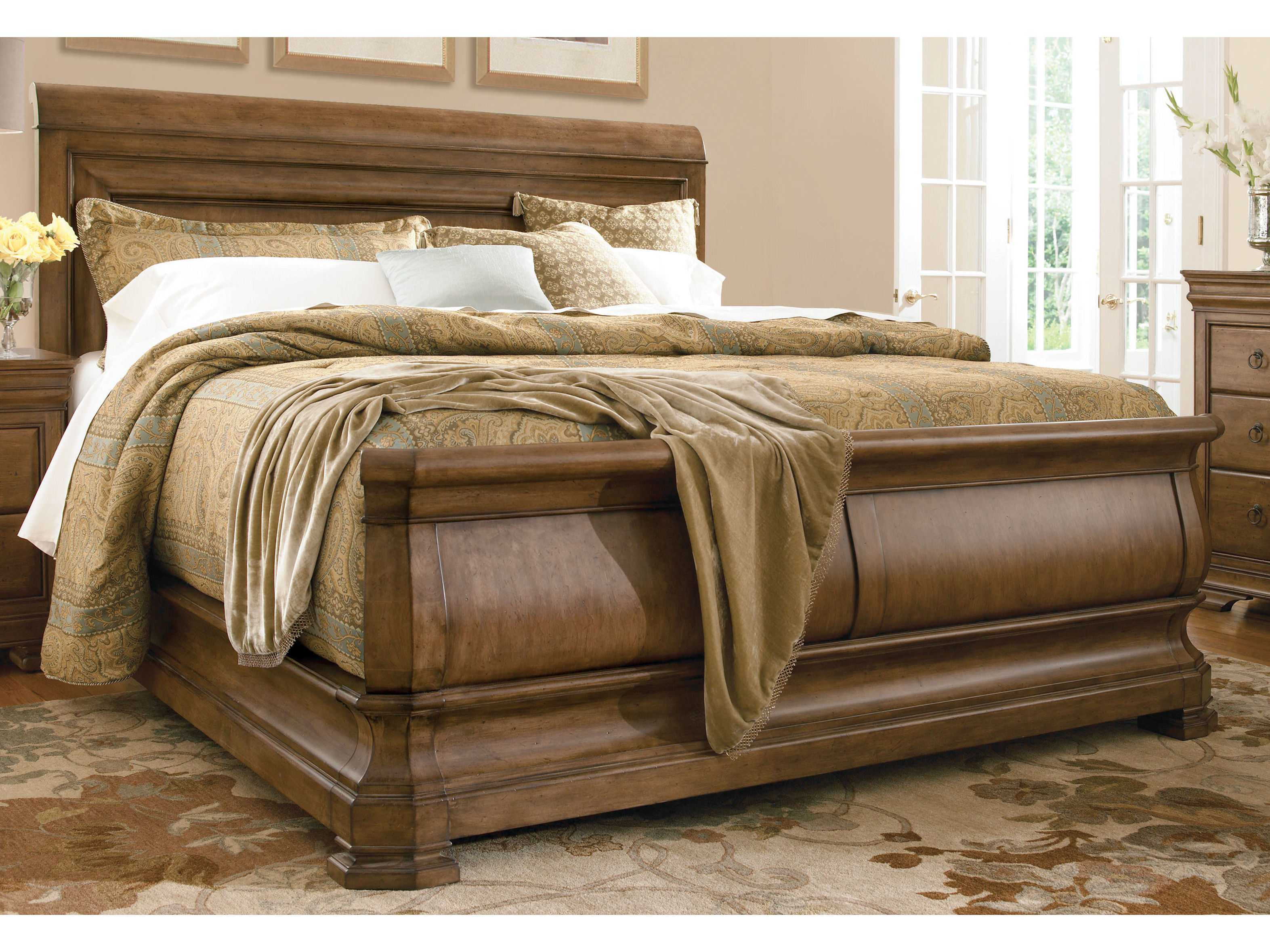 Universal Furniture New Lou Louie Cognac Brown Wood King Sleigh Bed