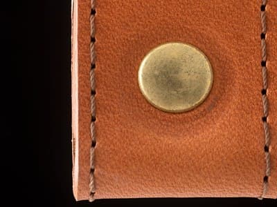 Accent Finish: Chestnut Leather