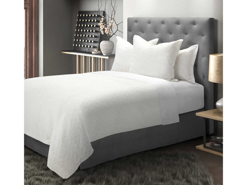 Kristel 5-Piece Queen Duvet Set in Natural with Diamond Texture