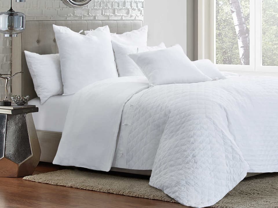 Gibson 7-Piece Queen Duvet Set White Linen