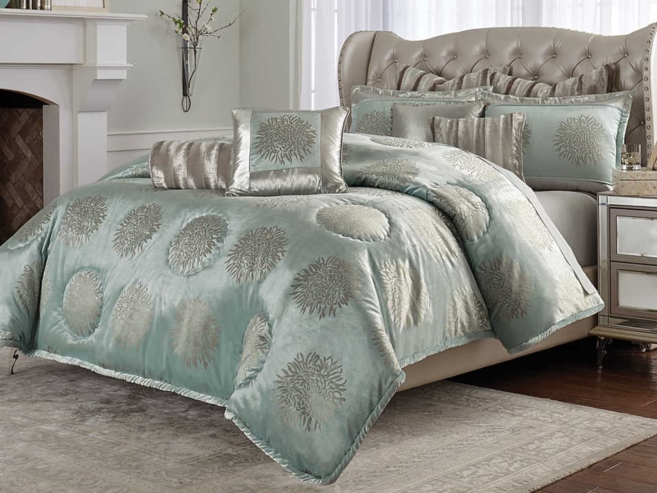 Regent 9-Piece Queen Velvet Comforter Set Ice Blue Silver